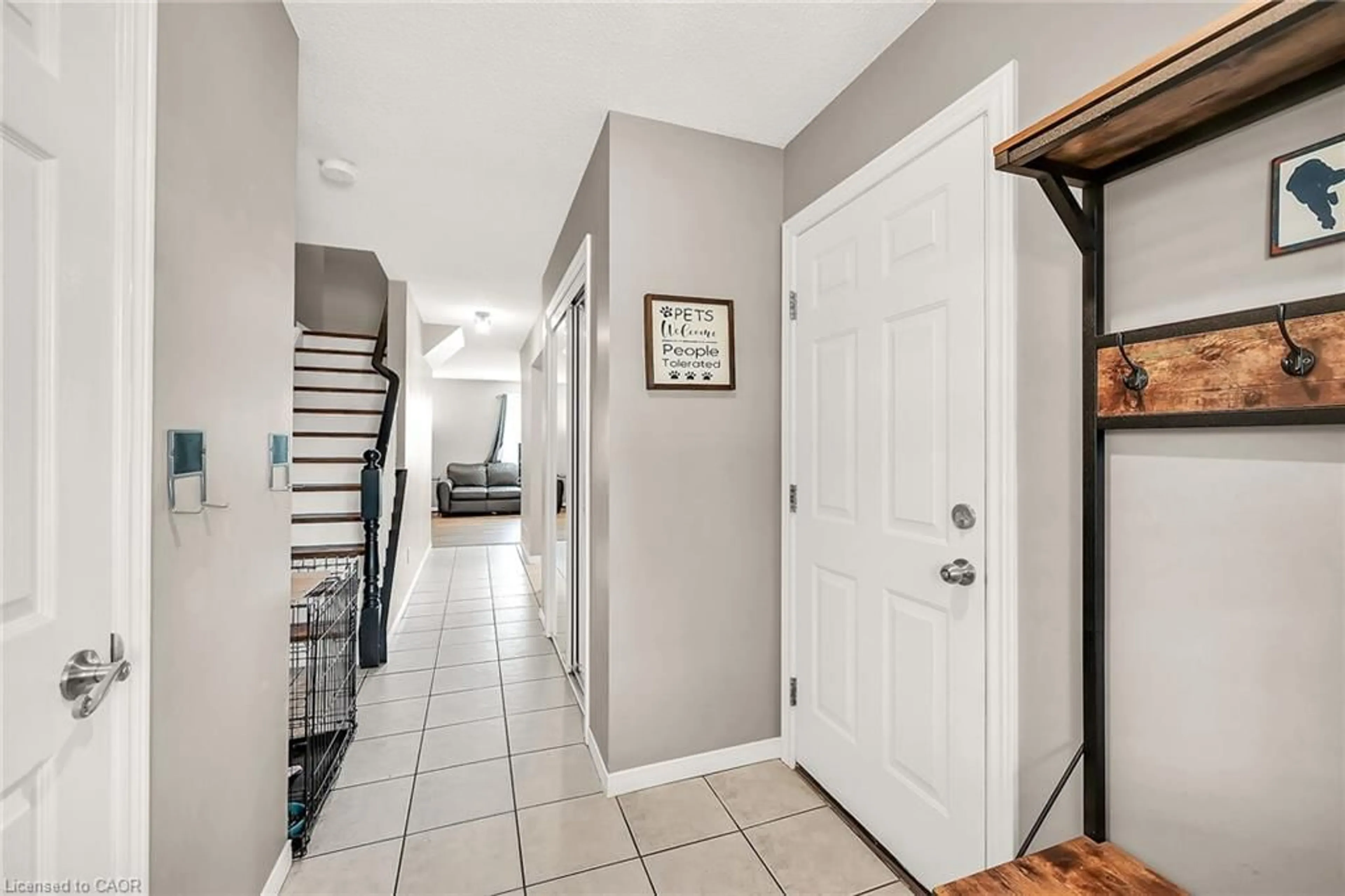 Indoor entryway for 40 Braemar Ave #30, Caledonia Ontario N3W 2N1