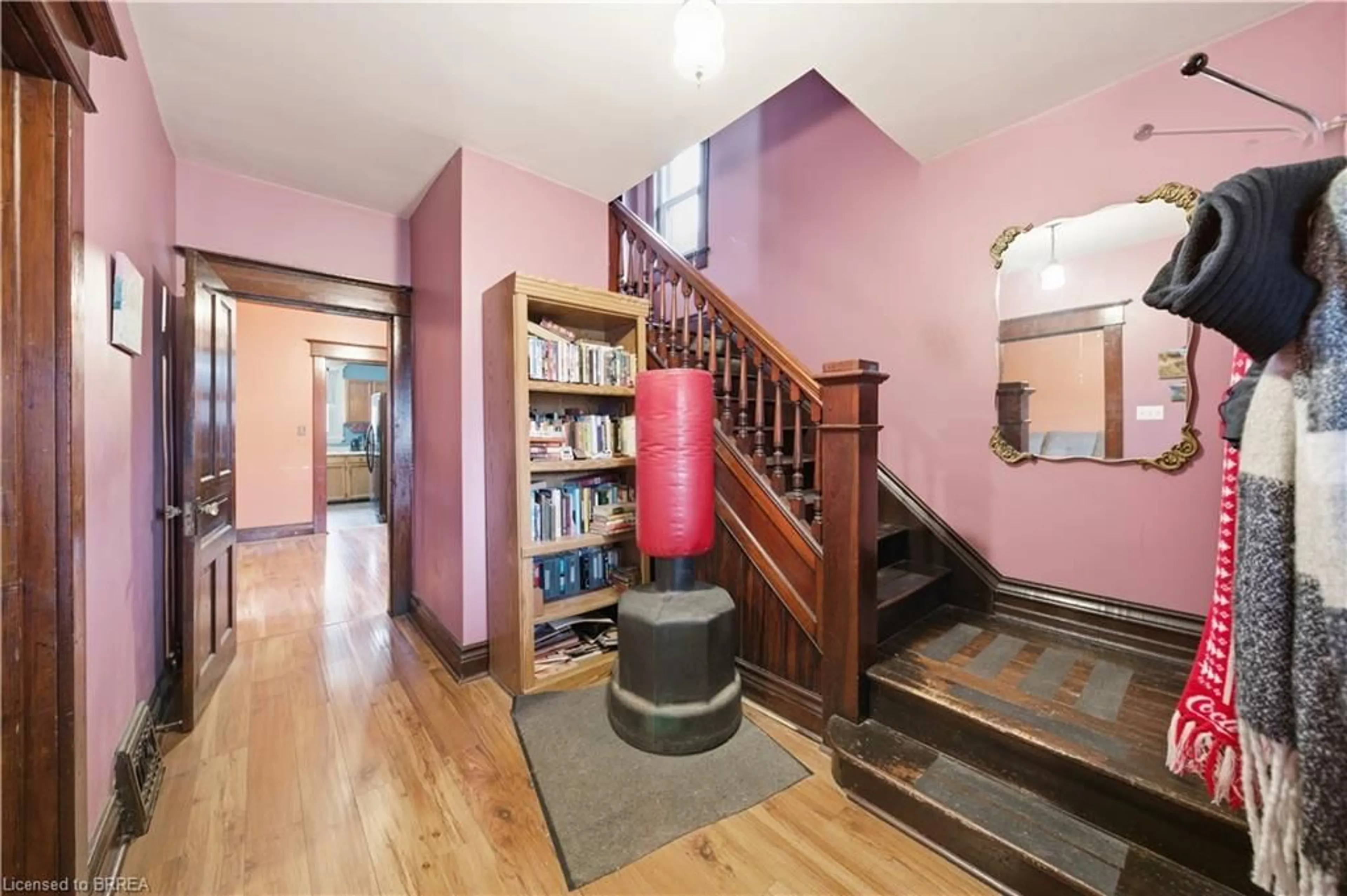 Indoor foyer for 139 Willow St, Paris Ontario N3L 2L4