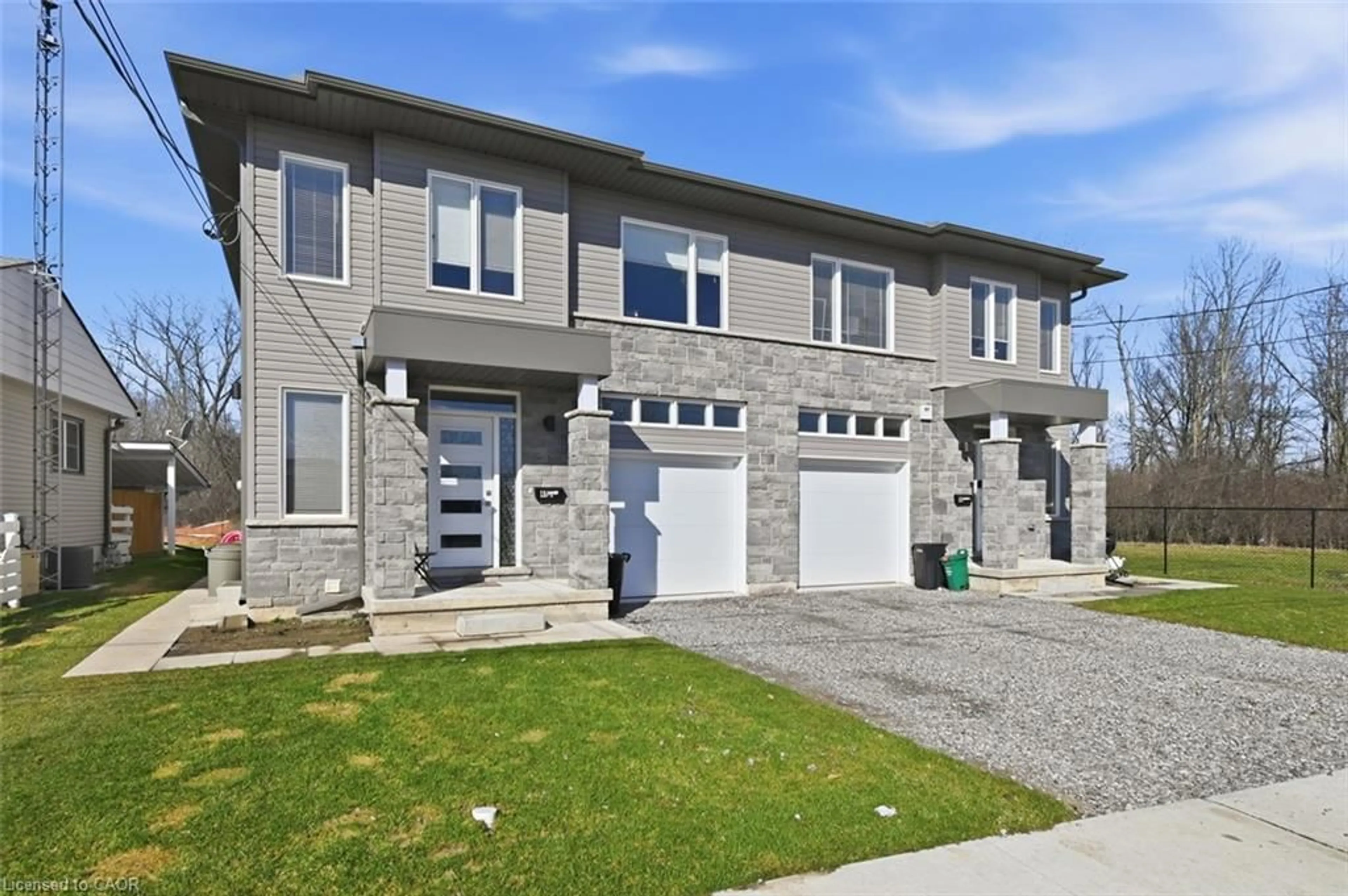 Home with brick exterior material, street for 40 Pietz Ave, Welland Ontario L3C 1Z4