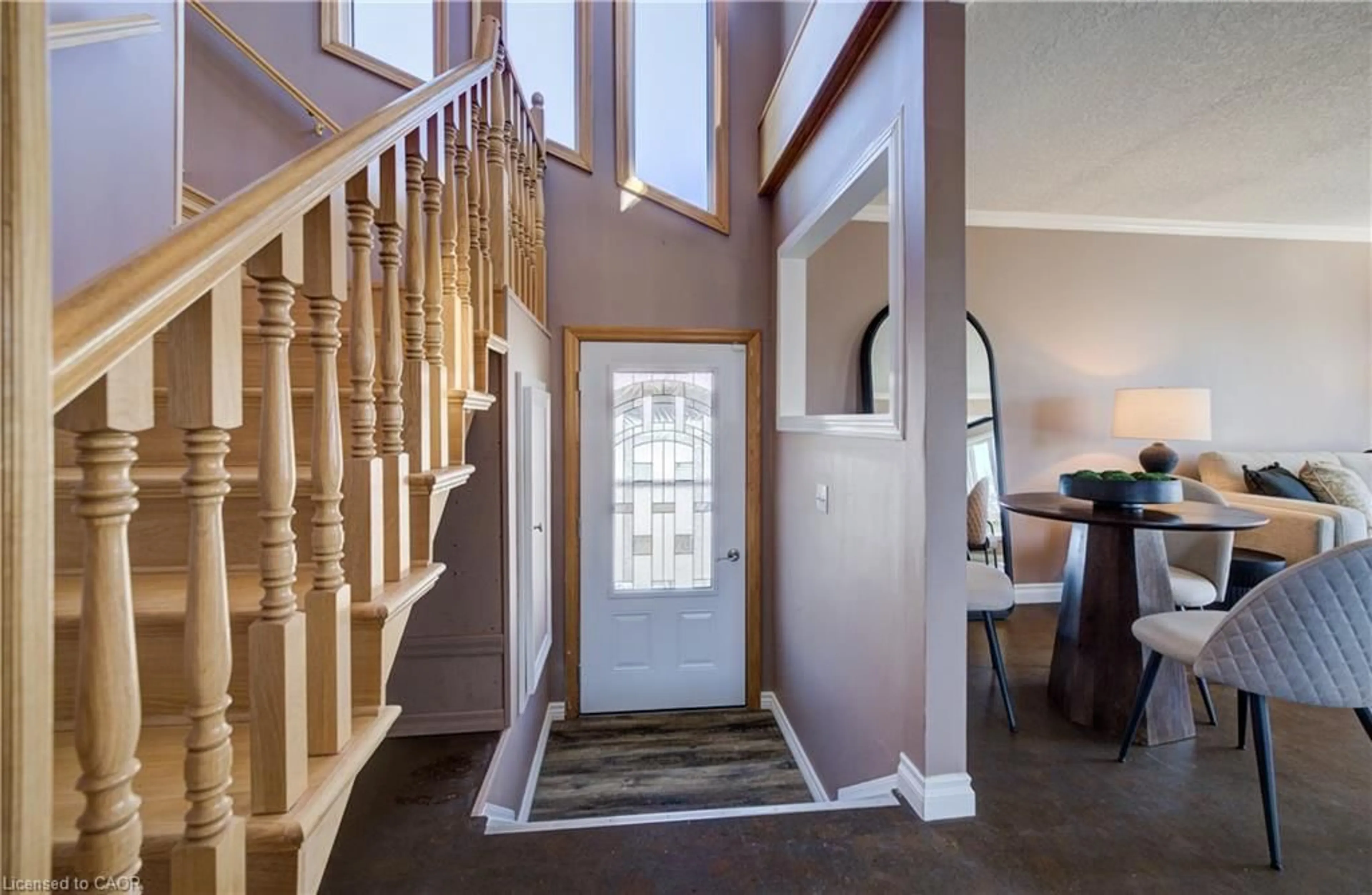 Indoor foyer for 24 Farmington Pl, Kitchener Ontario N2P 1Y3