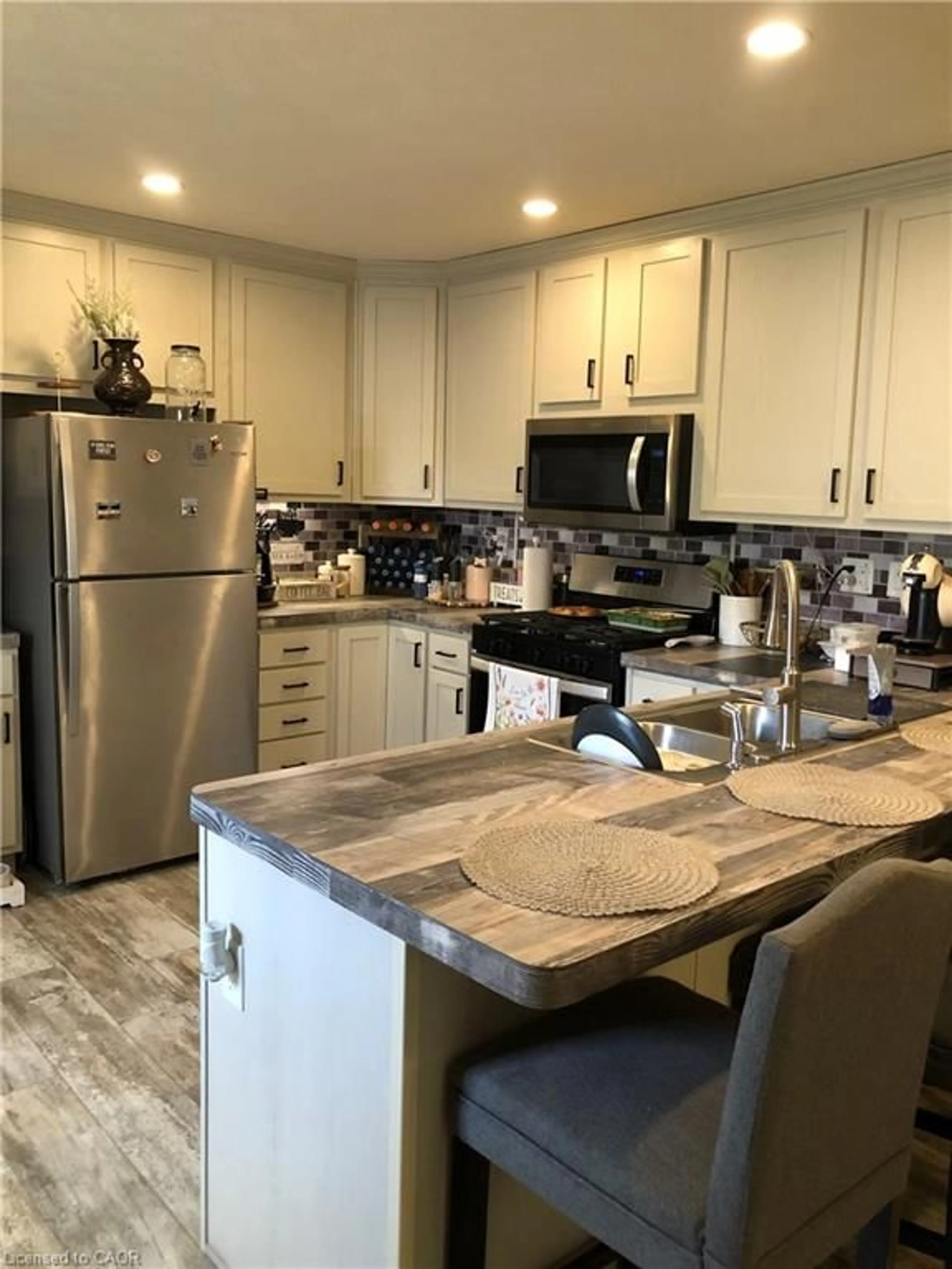 Open concept kitchen, ceramic/tile floor for 99 Fourth Concession Rd #612, Burford Ontario N0E 1A0