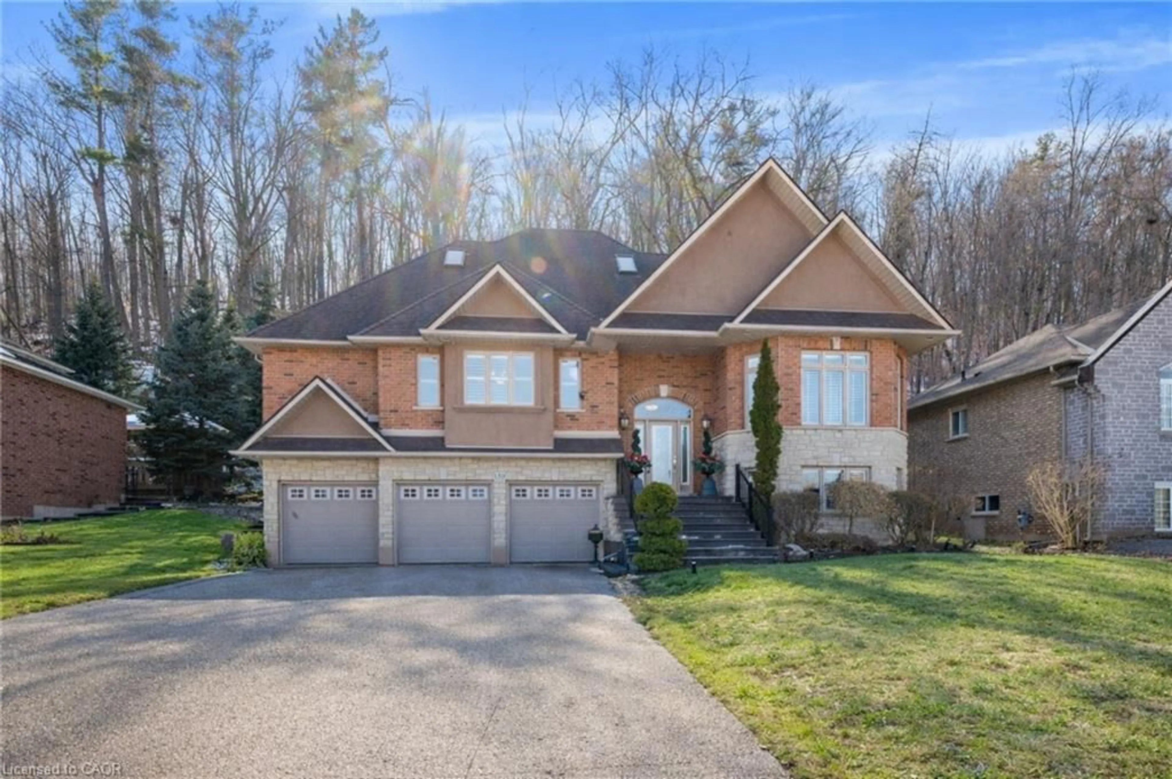 Home with brick exterior material, street for 130 Dorchester Dr, Grimsby Ontario L3M 1A8