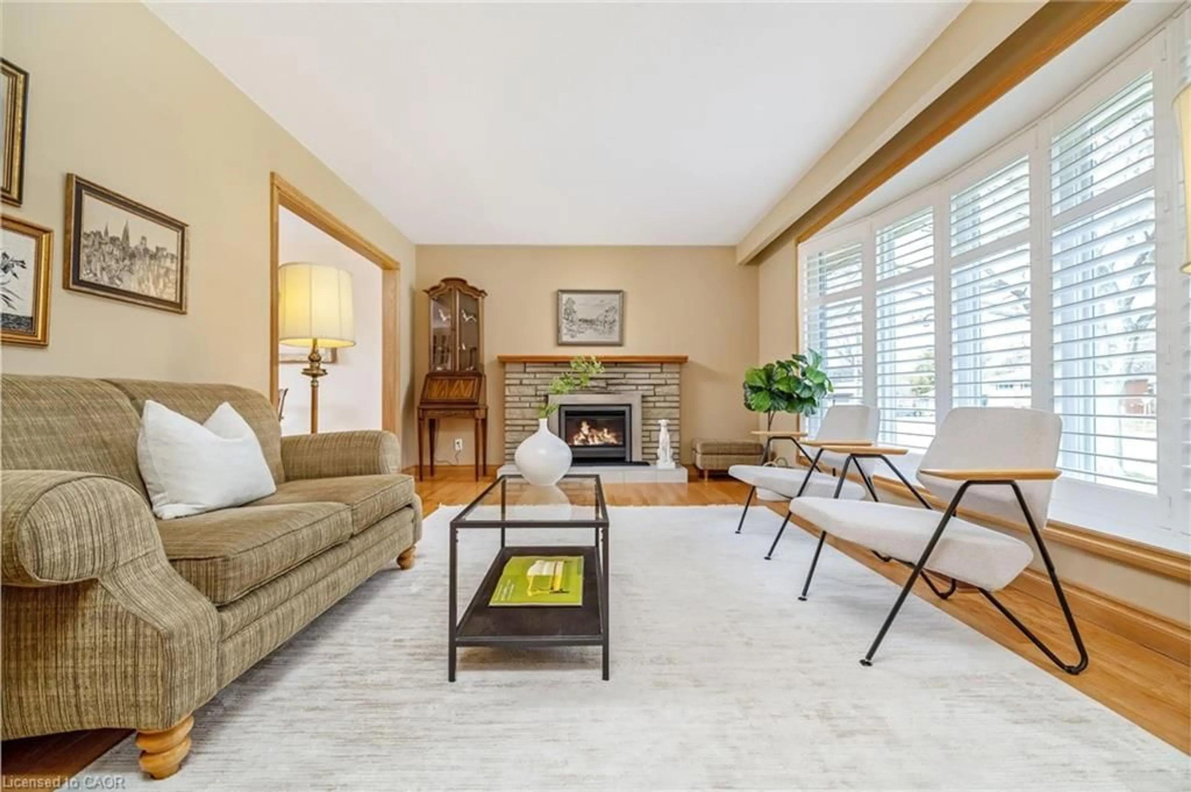 Living room with furniture, unknown for 224 White Pines Dr, Burlington Ontario L7L 4E7