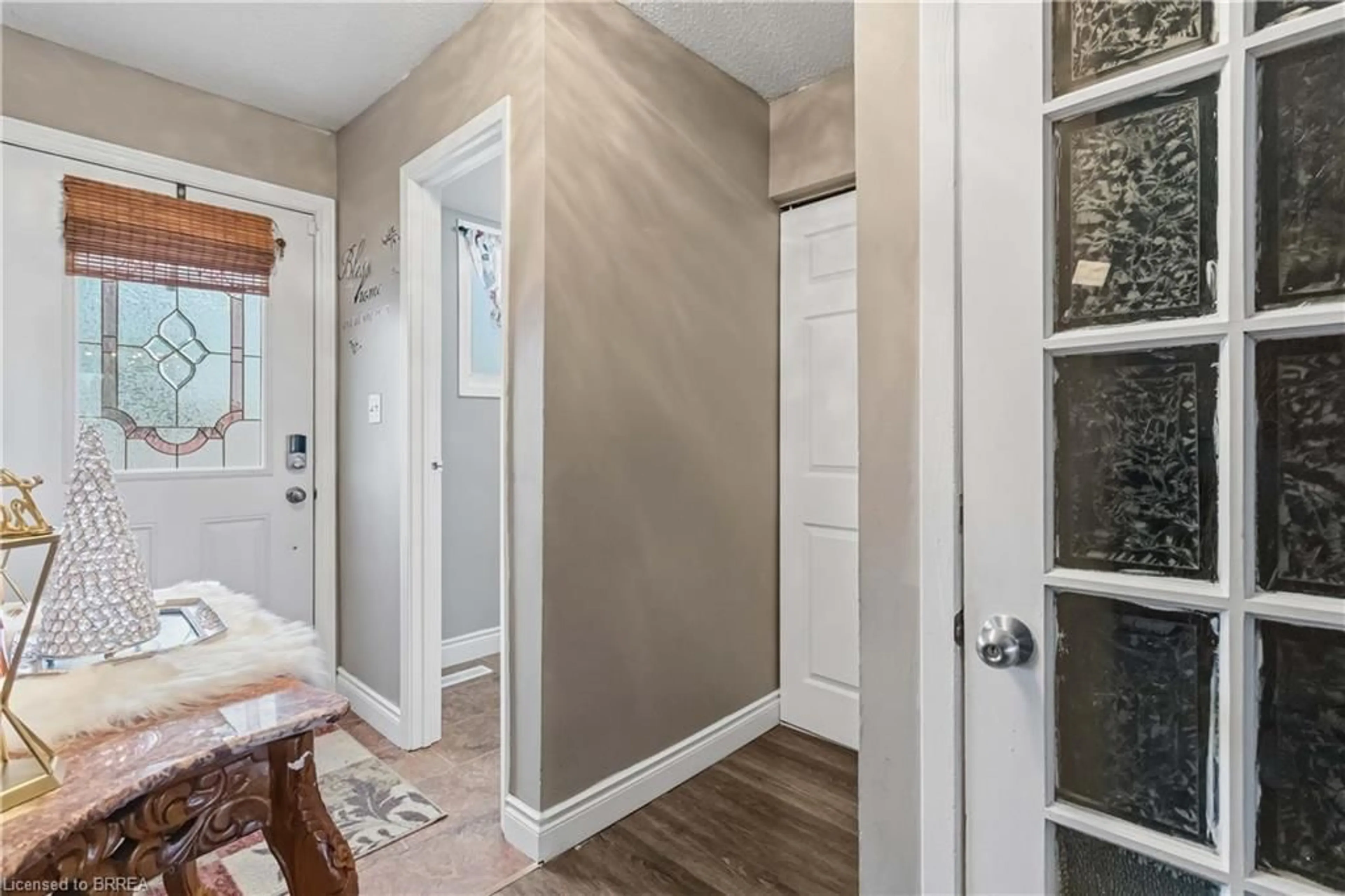 Indoor entryway for 486 Springbank Ave #4, Woodstock Ontario N4T 1K8