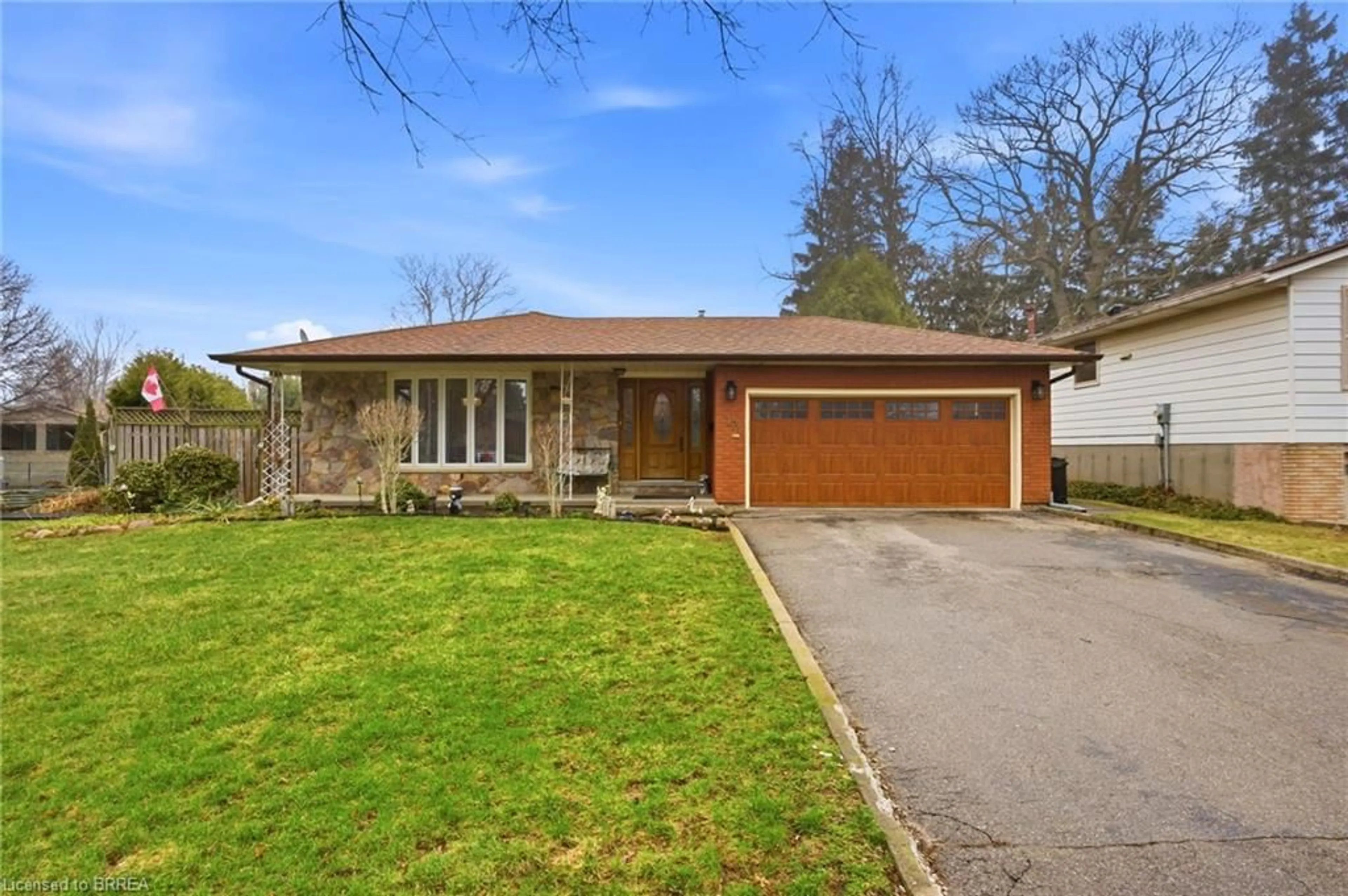 Home with brick exterior material, street for 13 Brooks Crt, Brantford Ontario N3R 6X9