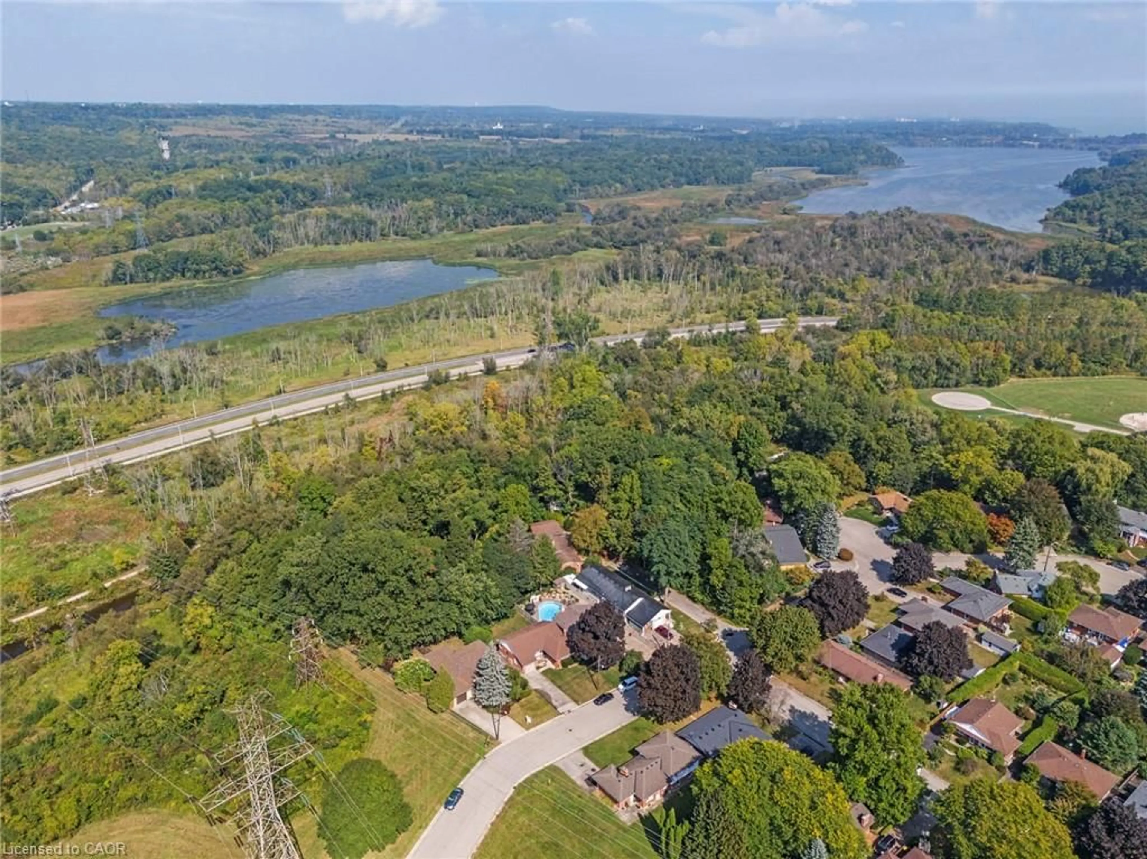 A pic from outside/outdoor area/front of a property/back of a property/a pic from drone, water/lake/river/ocean view for 40 Bertram Dr, Dundas Ontario L9H 4T3
