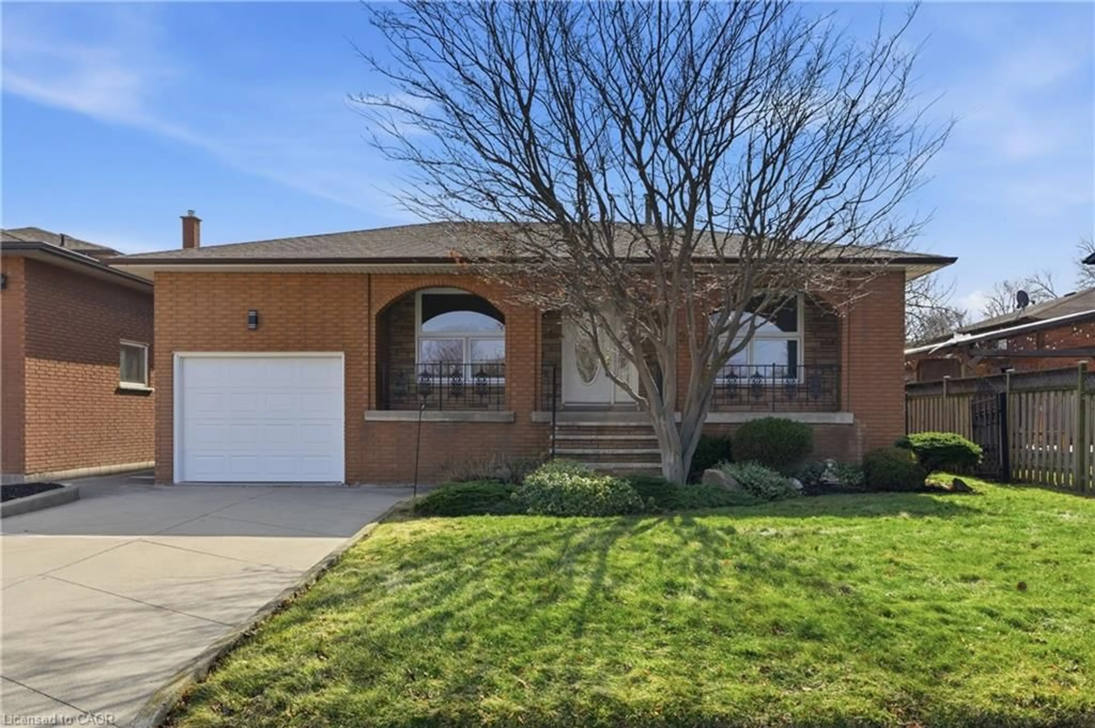 Home with brick exterior material, street for 288 Eastdale Blvd, Stoney Creek Ontario L8E 3P4