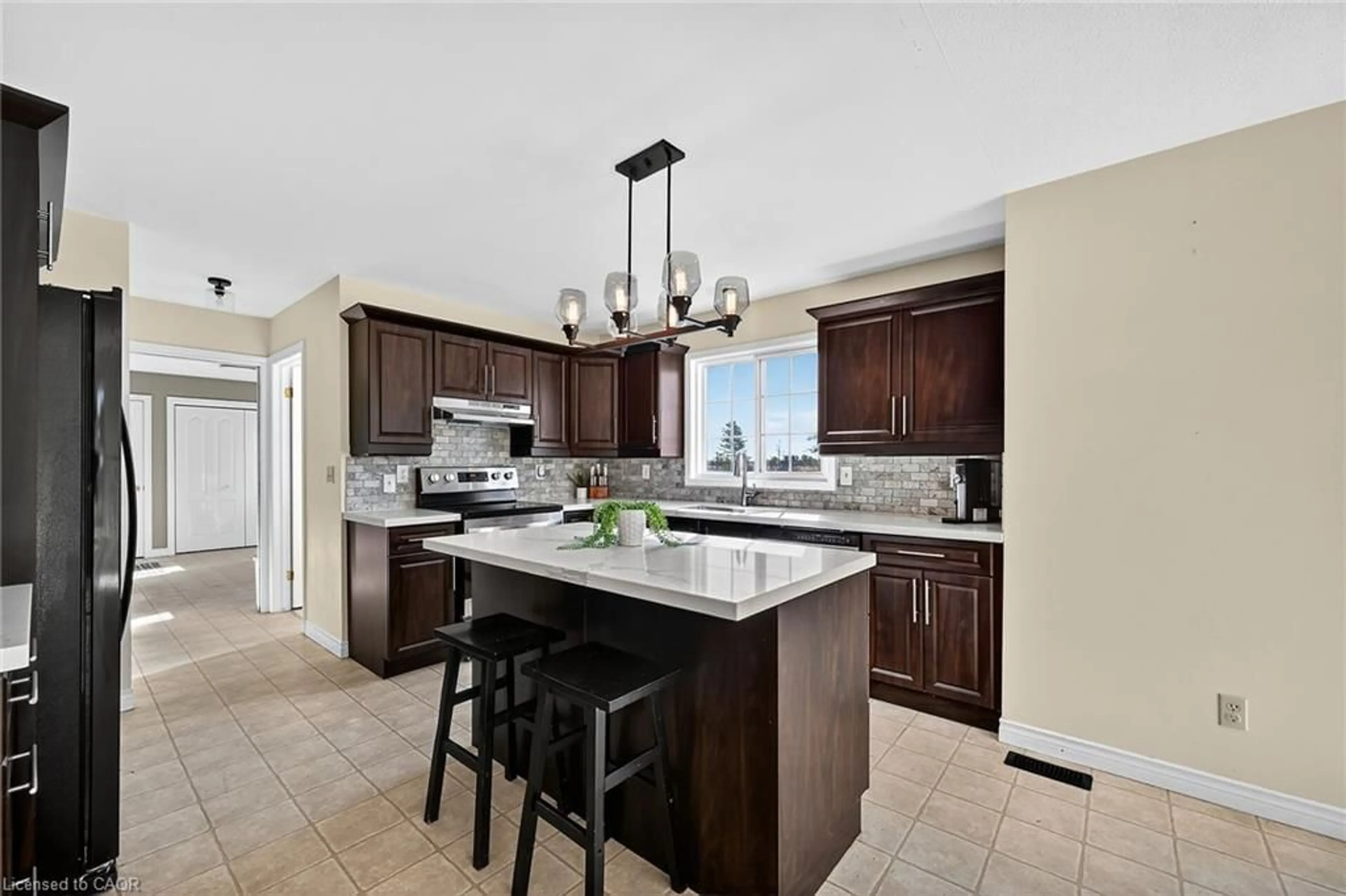 Open concept kitchen, ceramic/tile floor for 8 Talbot Rd, Canfield Ontario N0A 1C0