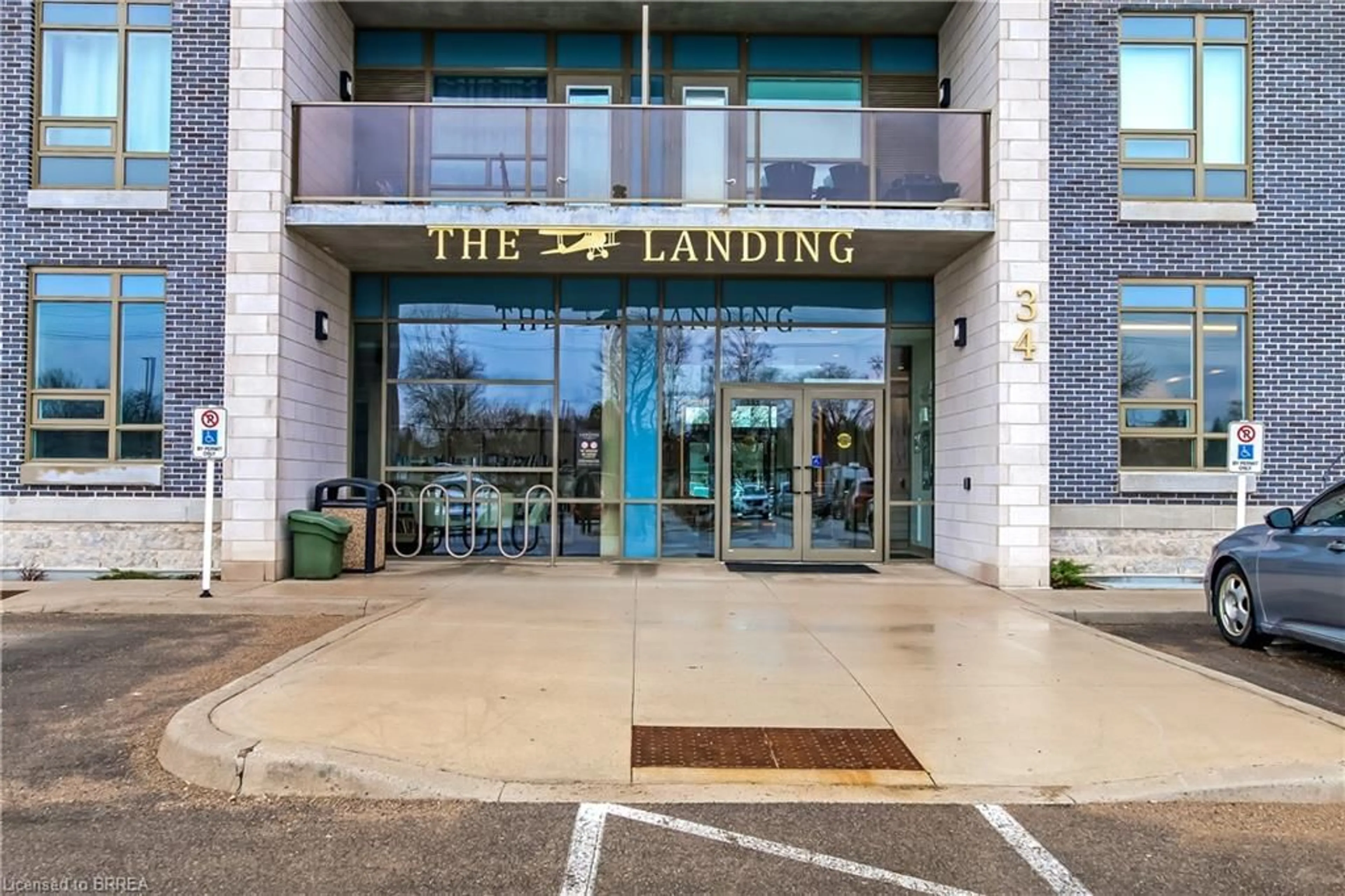 Indoor foyer for 34 Norman St #314, Brantford Ontario N3R 2Y1