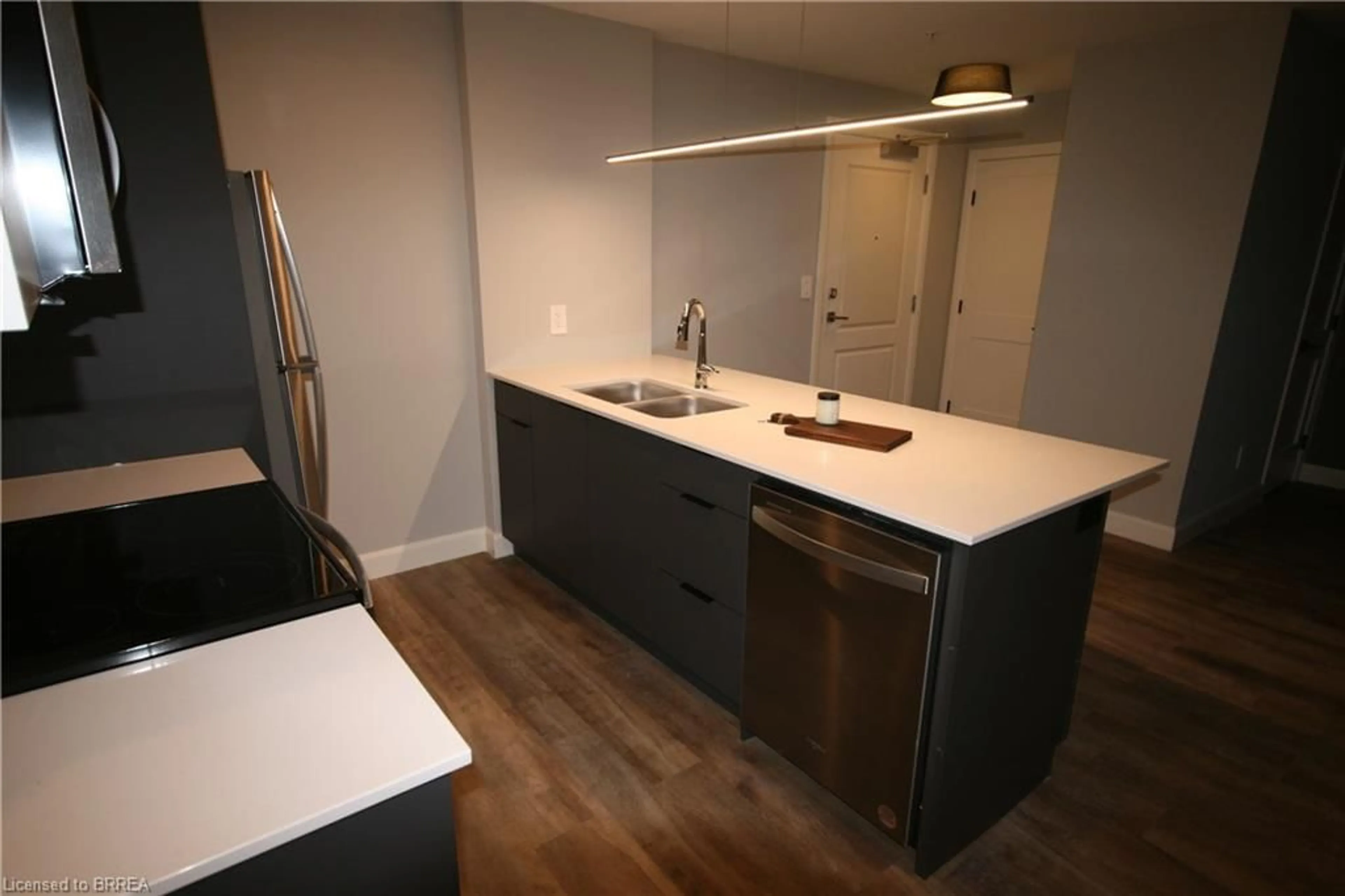 Standard kitchen, wood/laminate floor for 34 Norman St #314, Brantford Ontario N3R 2Y1