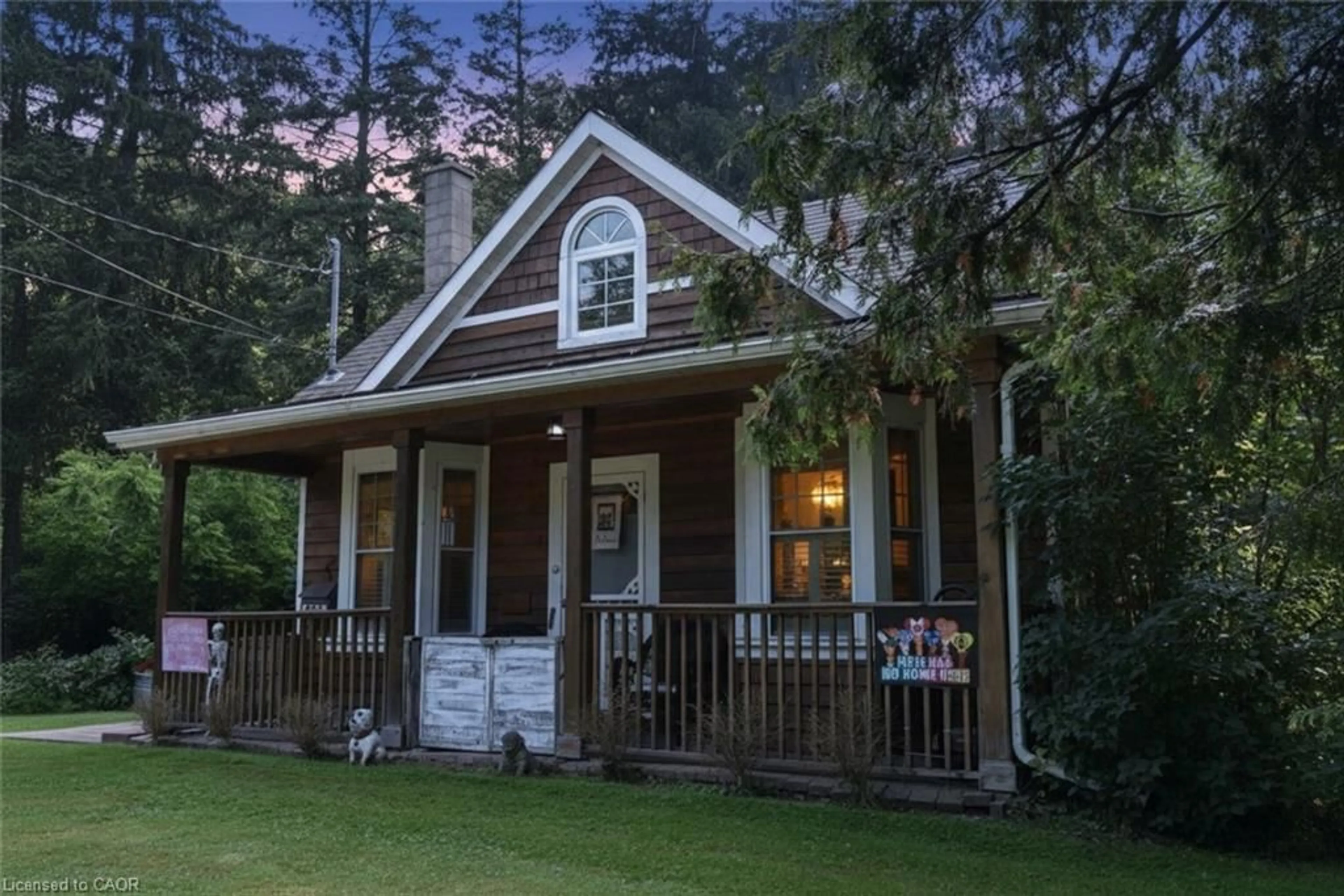 Home with vinyl exterior material, street for 662 Old Dundas Rd, Ancaster Ontario L9G 3J5