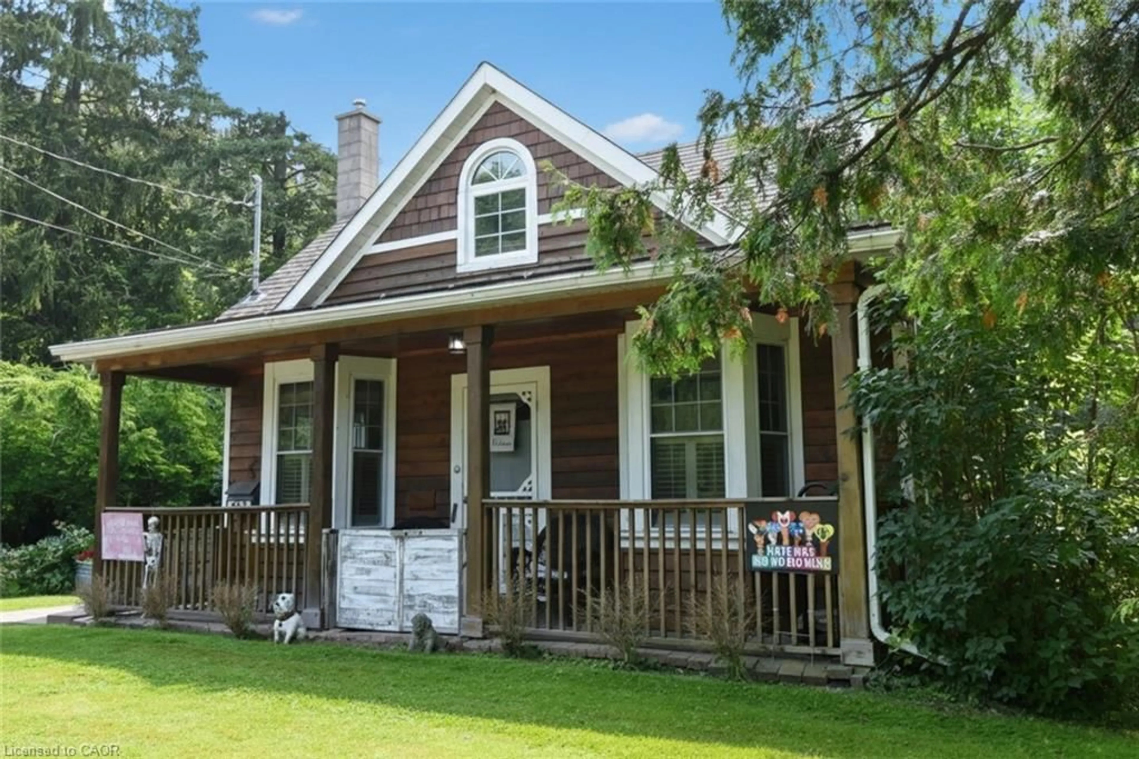 Home with vinyl exterior material, street for 662 Old Dundas Rd, Ancaster Ontario L9G 3J5