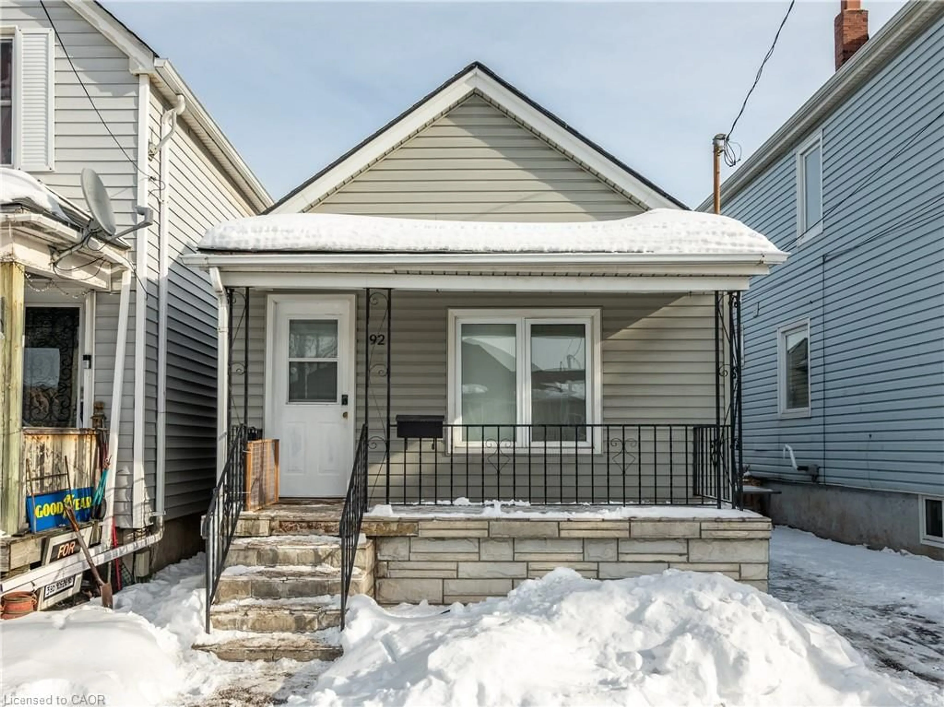 Home with vinyl exterior material, street for 92 Frederick Ave, Hamilton Ontario L8H 4K6