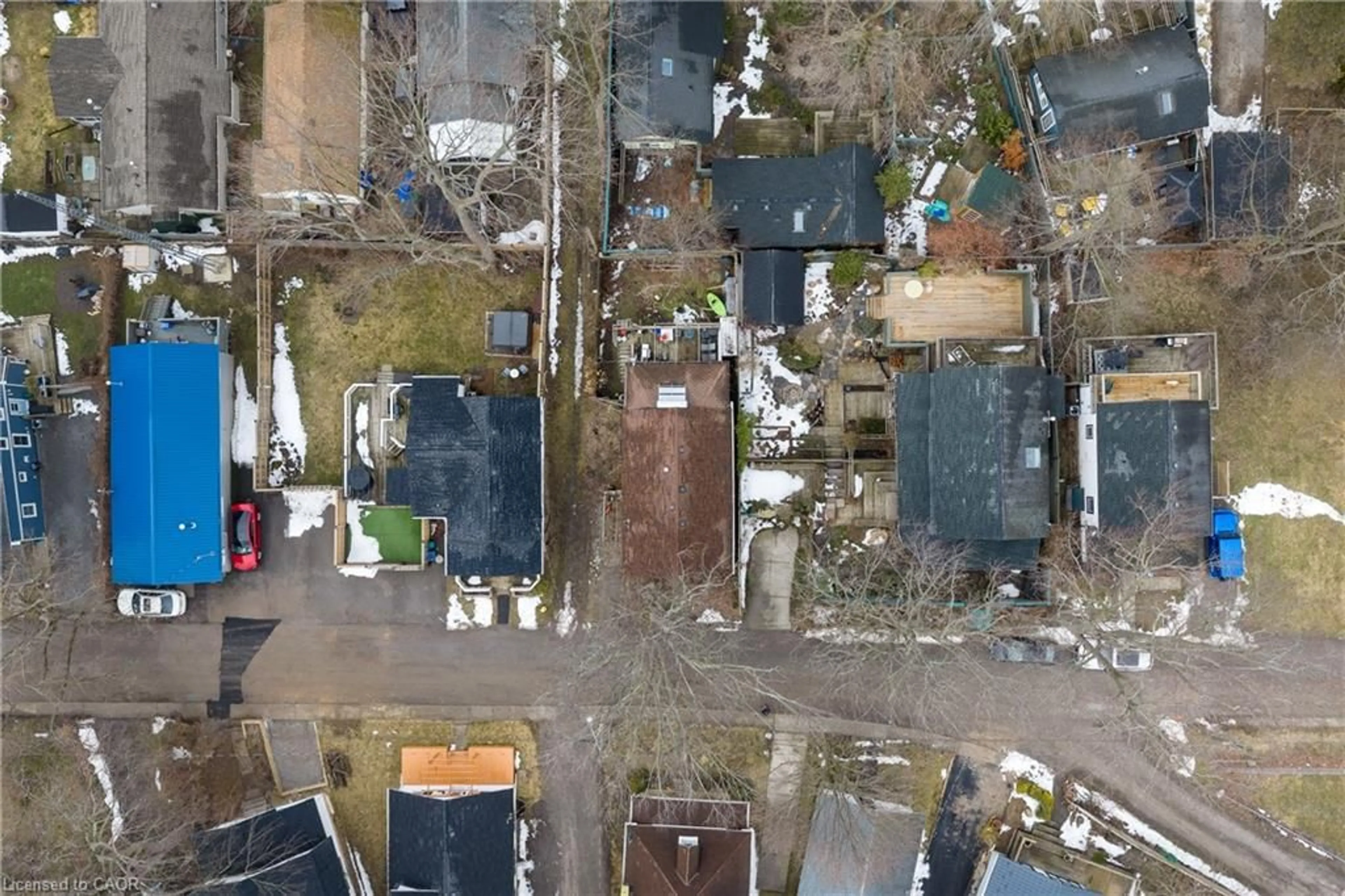 A pic from outside/outdoor area/front of a property/back of a property/a pic from drone, street for 240 Lincoln Rd, Crystal Beach Ontario L0S 1B0