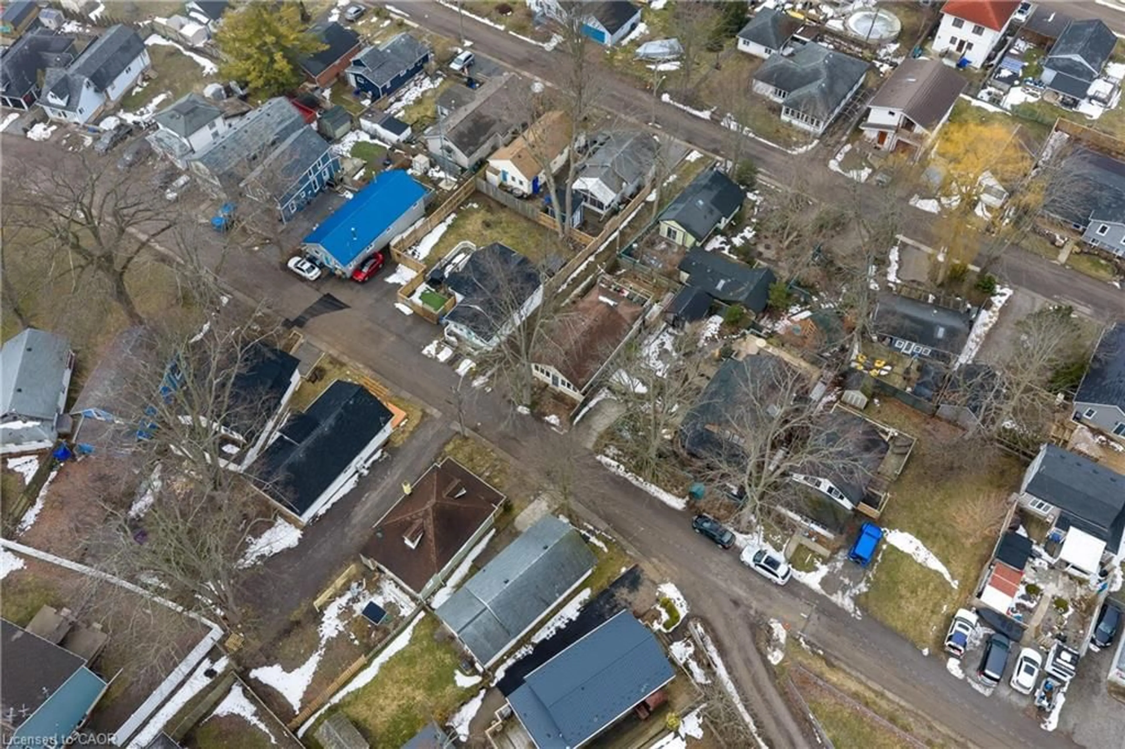 A pic from outside/outdoor area/front of a property/back of a property/a pic from drone, street for 240 Lincoln Rd, Crystal Beach Ontario L0S 1B0