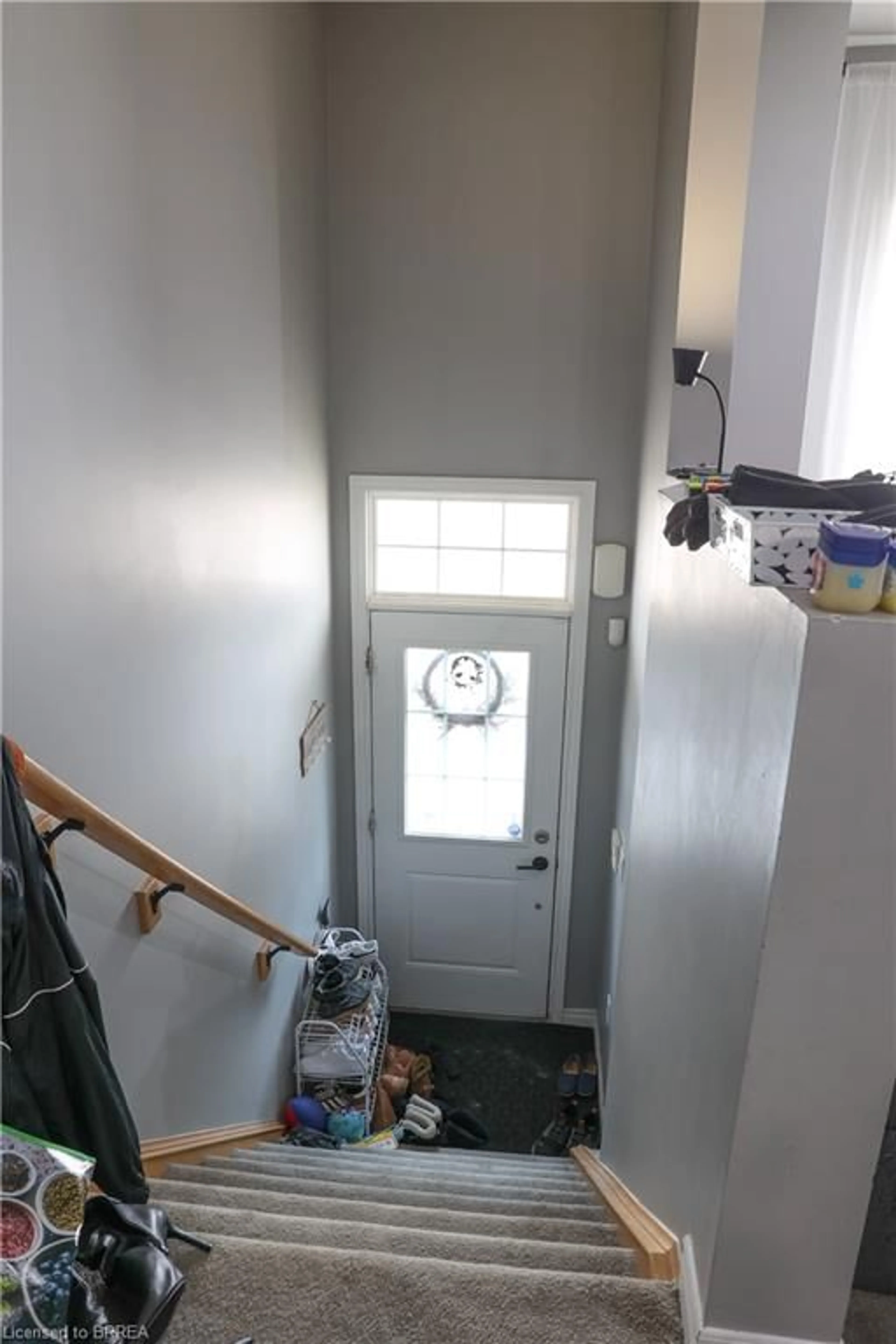 Indoor entryway for 80 Westbank Trail, Stoney Creek Ontario L8J 0H5