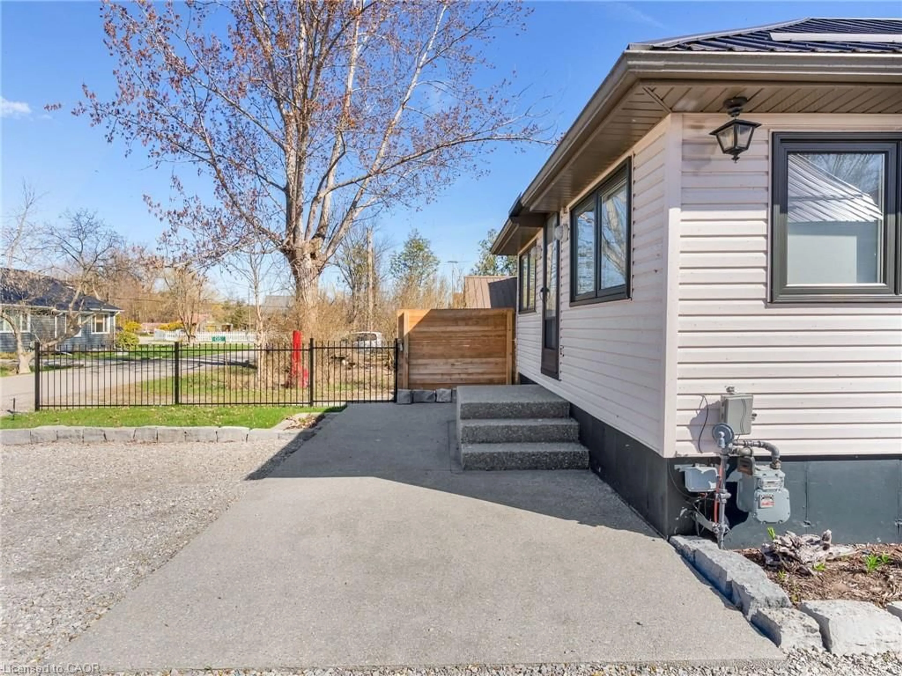 Unknown for 7 Park St, Nanticoke Ontario N0A 1L0