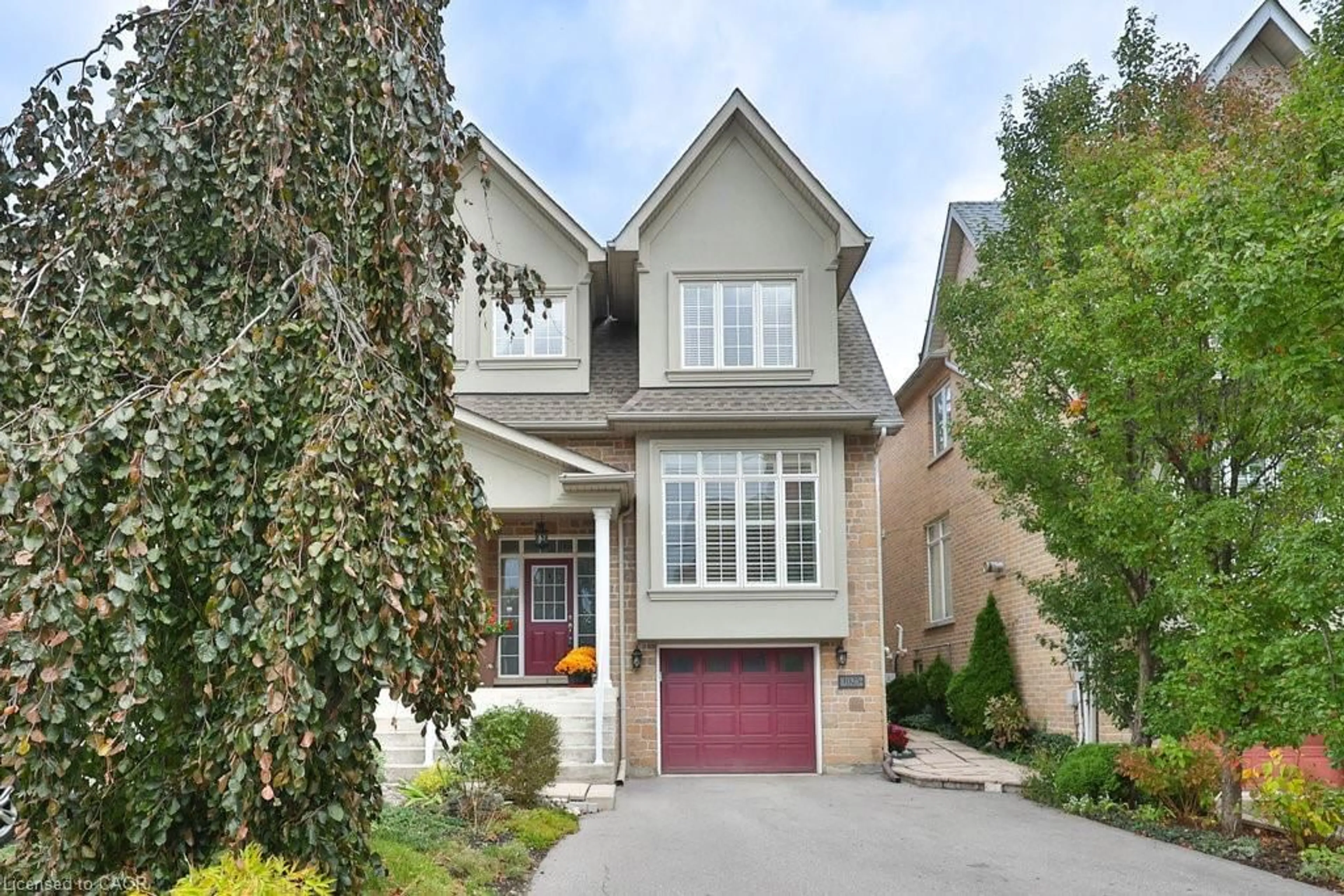 Home with brick exterior material, street for 1025 Shaw Dr, Mississauga Ontario L5G 3Z3