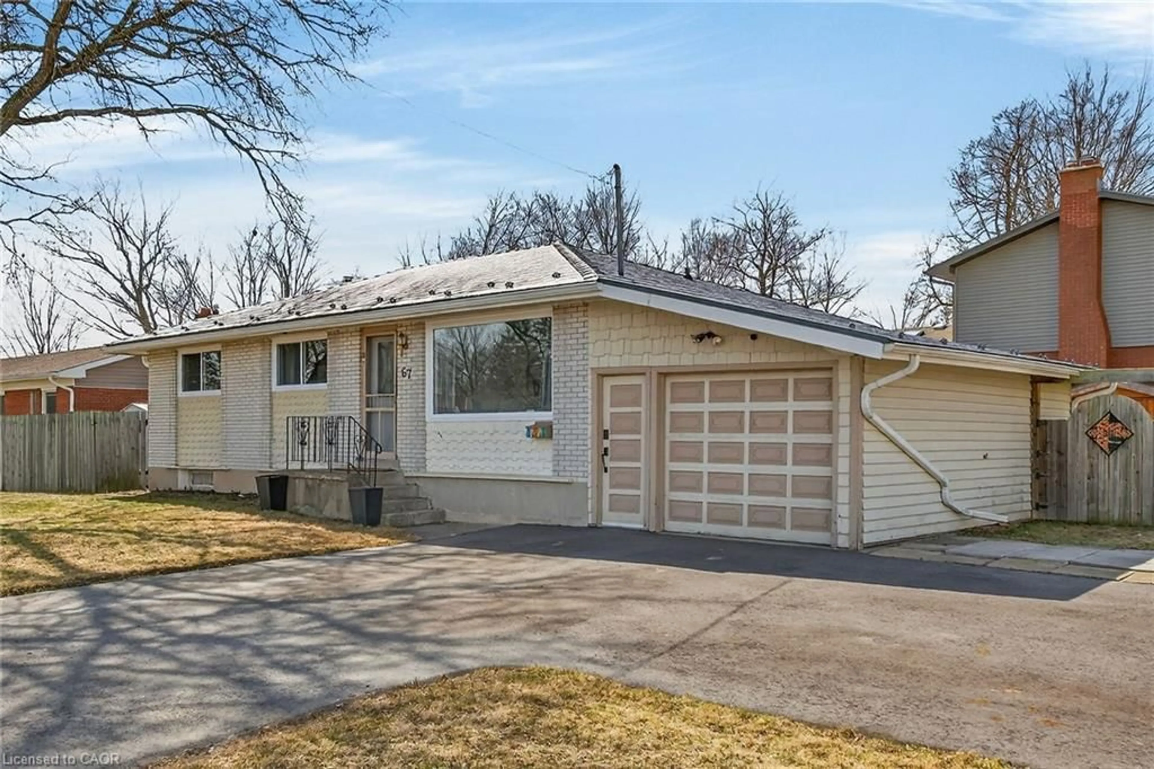 Home with vinyl exterior material, street for 67 Sunset Blvd, Cambridge Ontario N1S 1A9