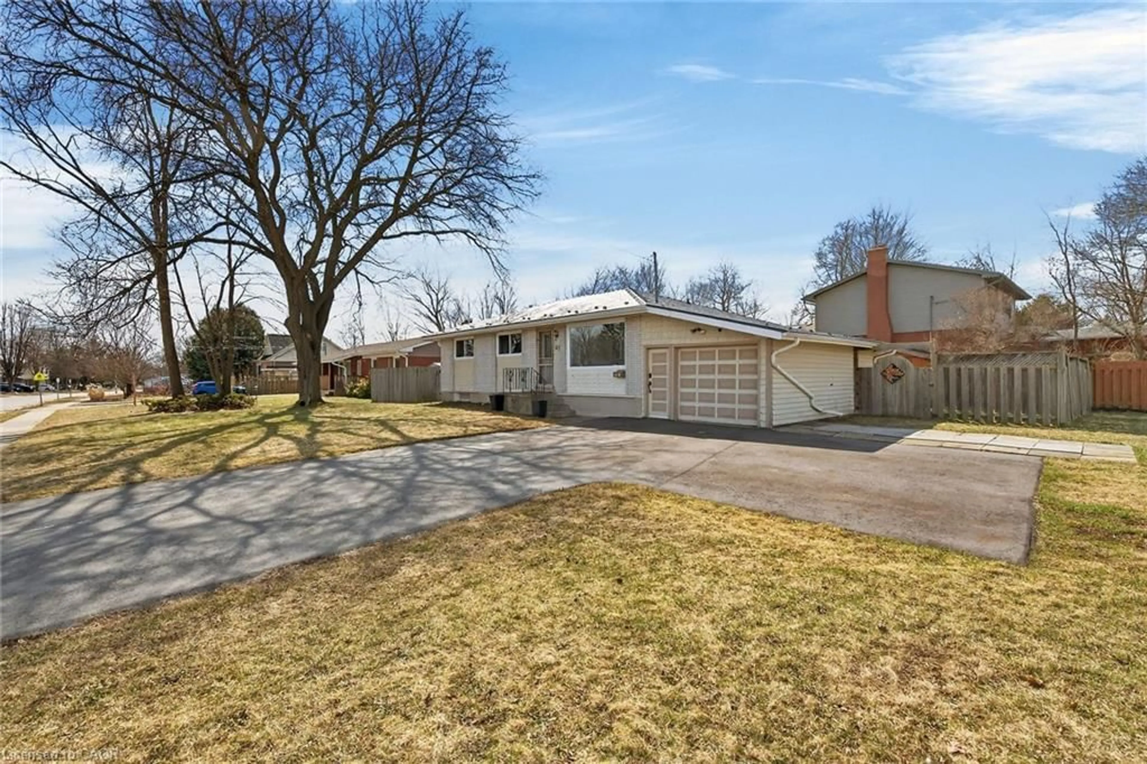 A pic from outside/outdoor area/front of a property/back of a property/a pic from drone, street for 67 Sunset Blvd, Cambridge Ontario N1S 1A9