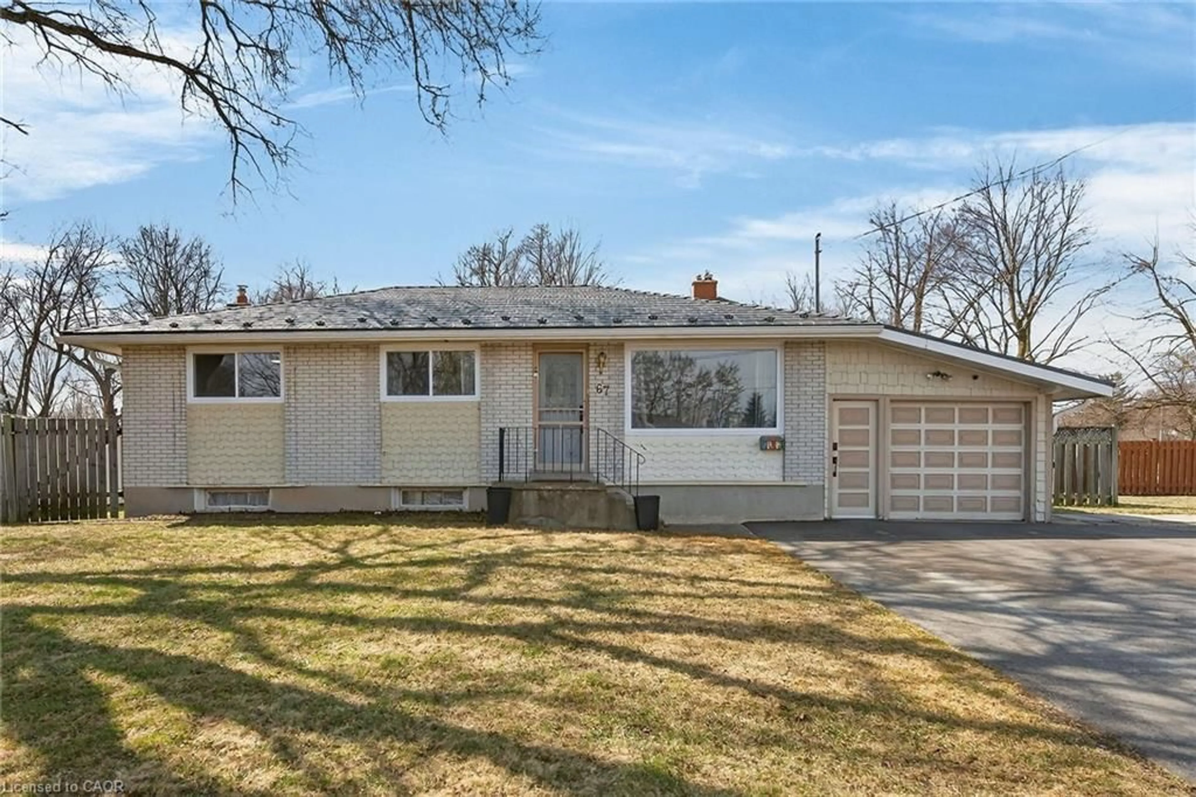 Home with vinyl exterior material, street for 67 Sunset Blvd, Cambridge Ontario N1S 1A9