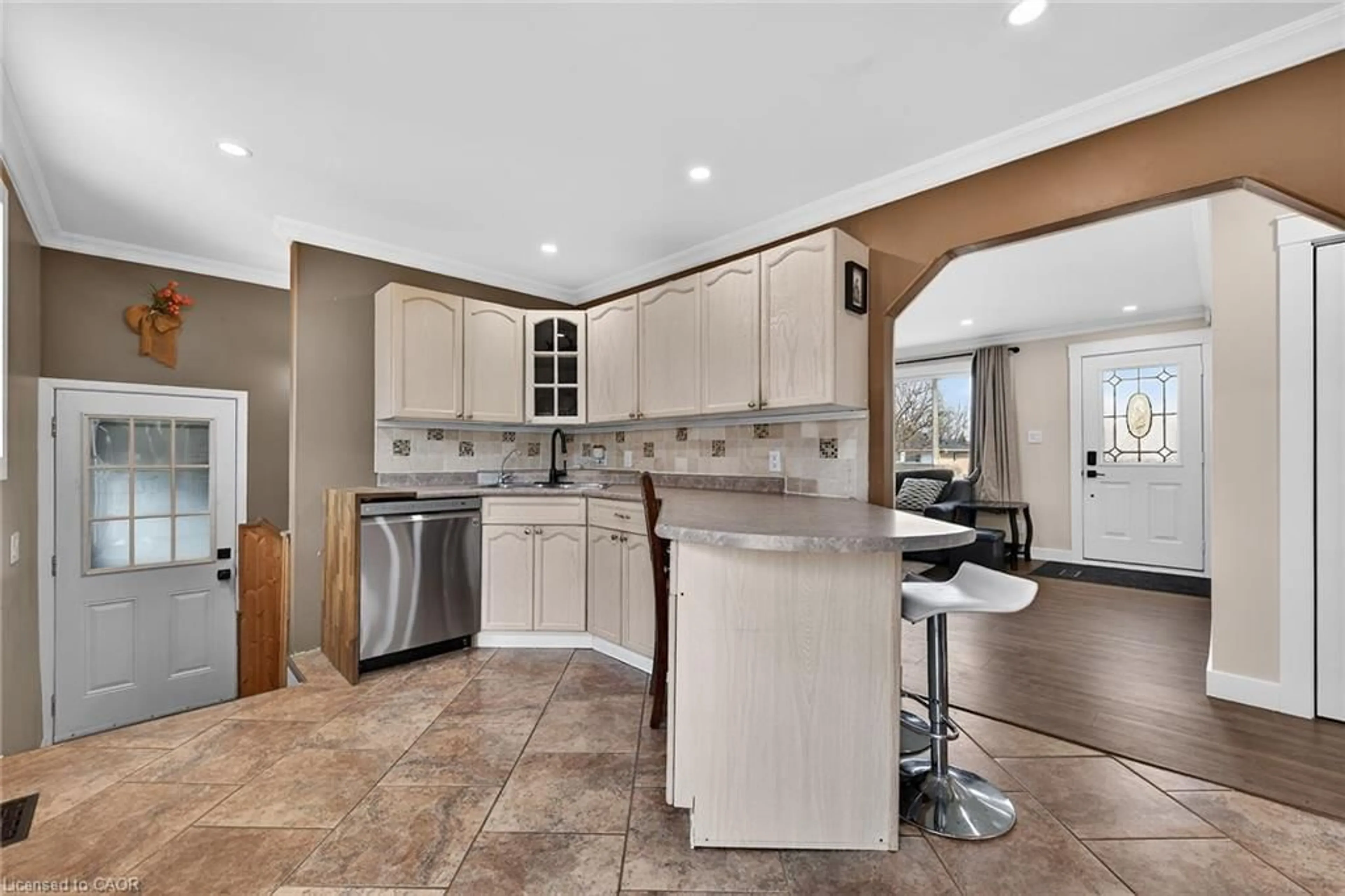 Open concept kitchen, ceramic/tile floor for 67 Sunset Blvd, Cambridge Ontario N1S 1A9