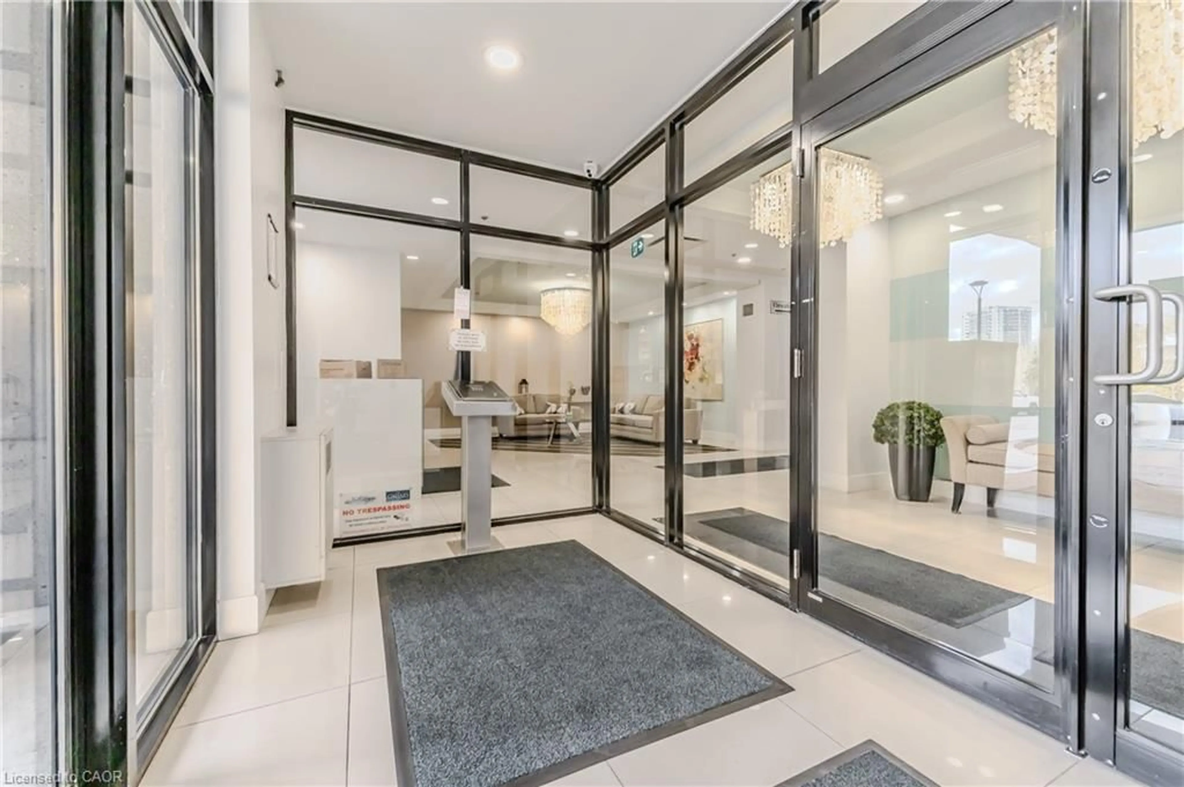 Indoor foyer for 170 Water St #807, Cambridge Ontario N1R 3B6