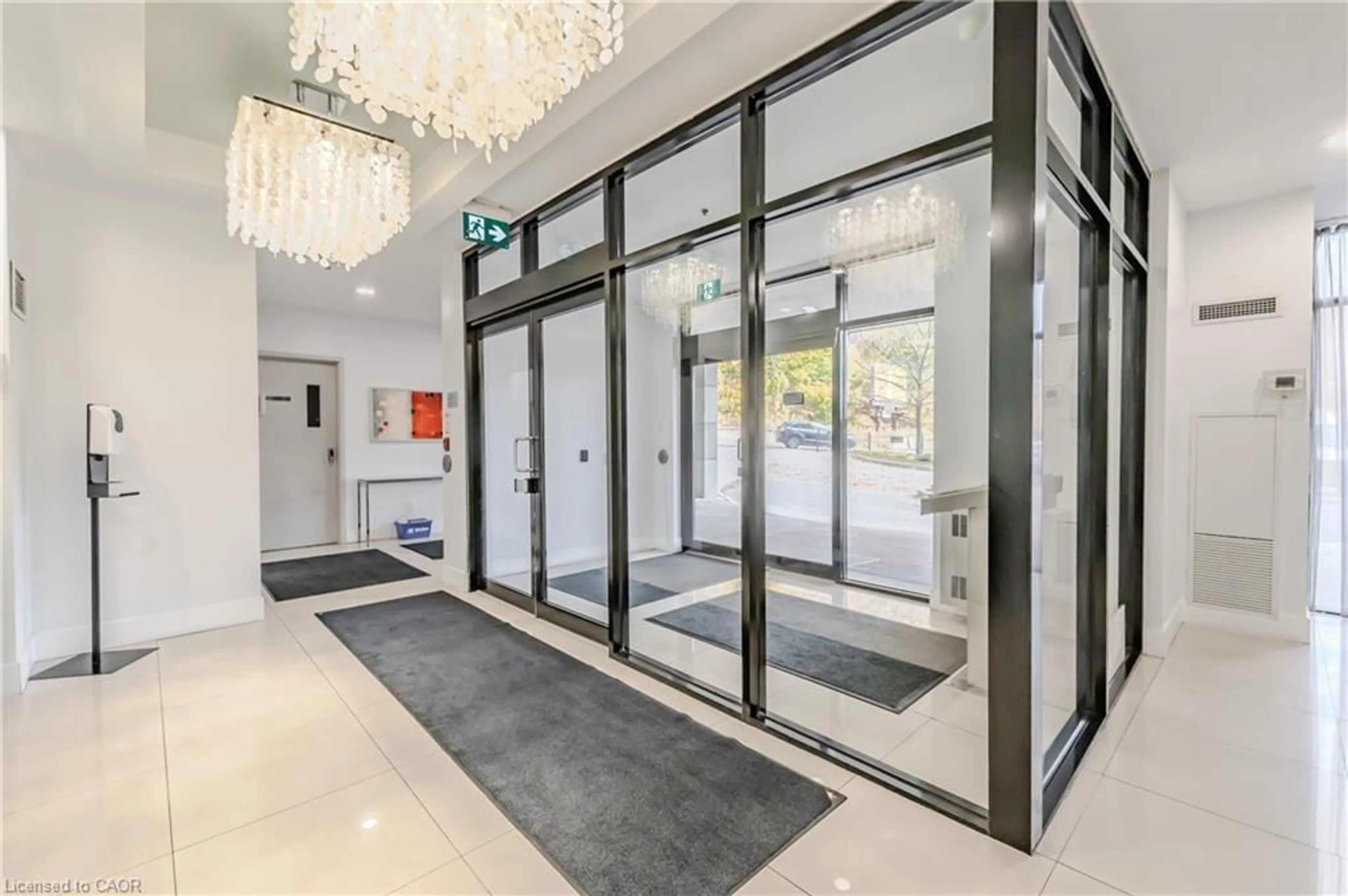 Indoor foyer for 170 Water St #807, Cambridge Ontario N1R 3B6