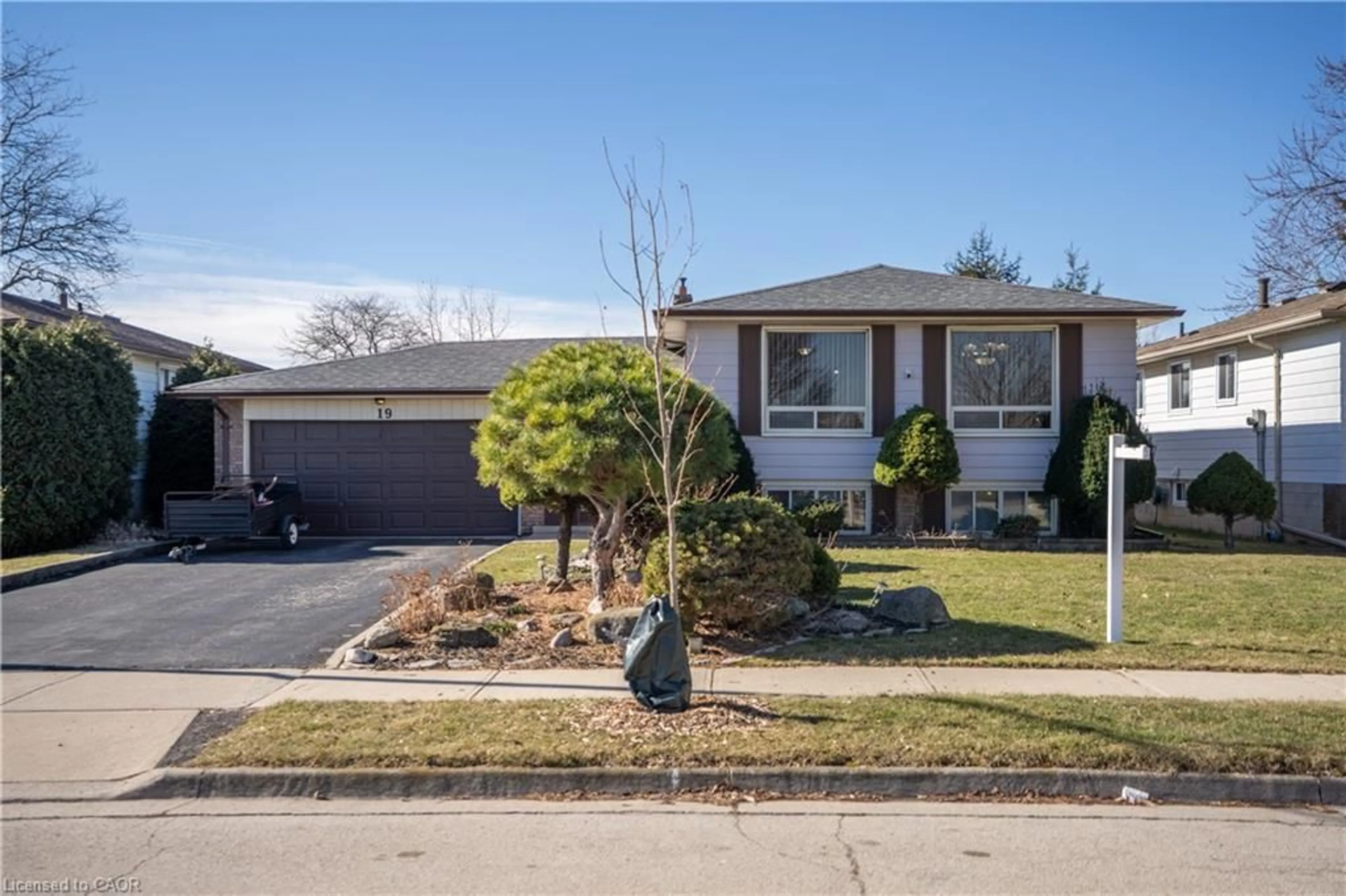 Home with brick exterior material, street for 19 Lynwood Dr, Hamilton Ontario L8E 3E7