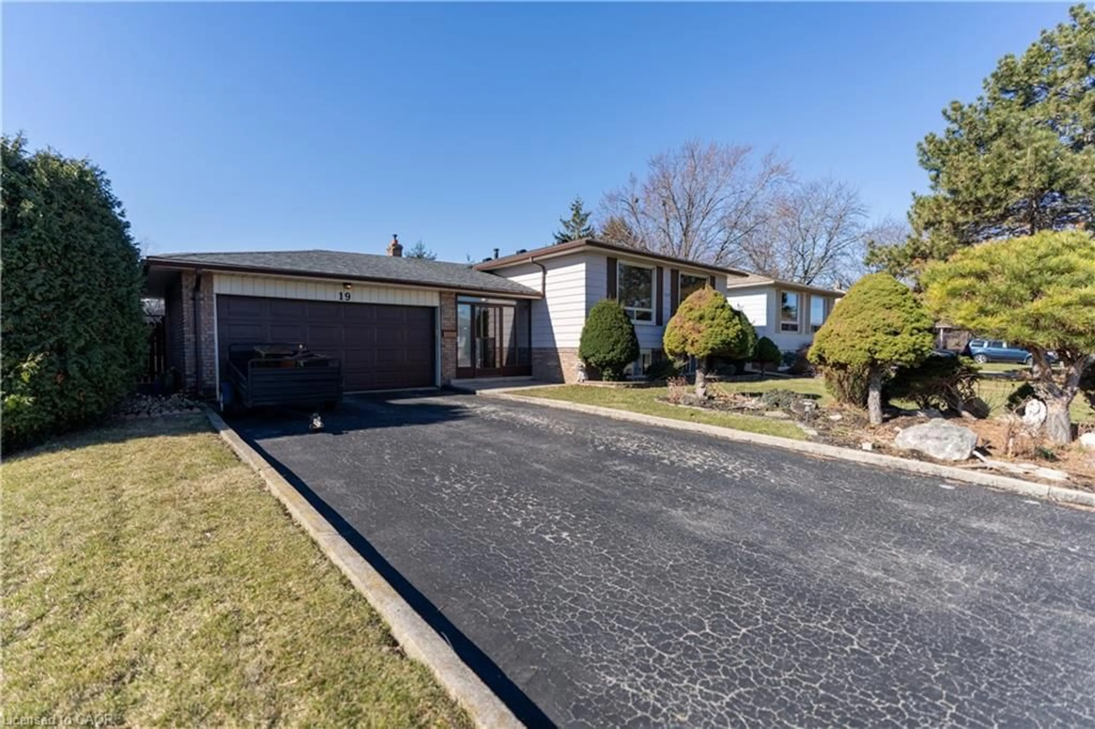 Unknown for 19 Lynwood Dr, Hamilton Ontario L8E 3E7