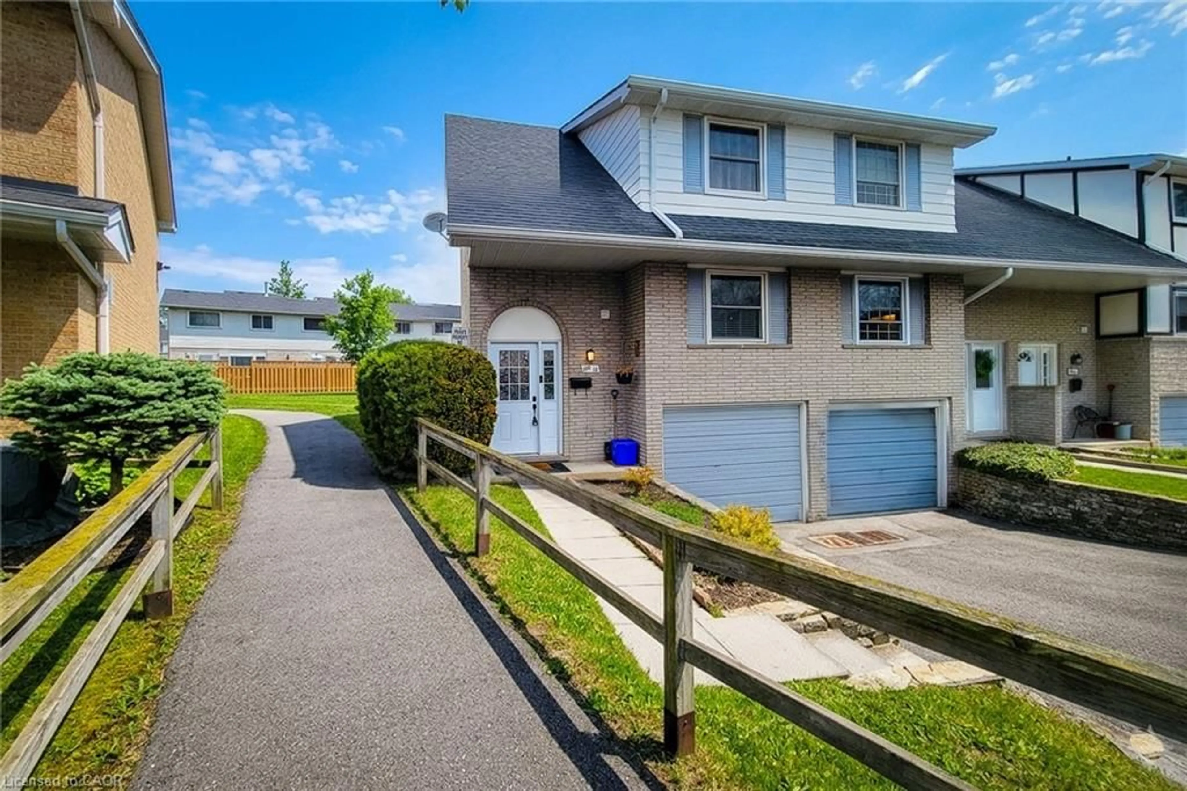 Home with vinyl exterior material, street for 100 St Andrews Crt #12, Hamilton Ontario L8K 6H2