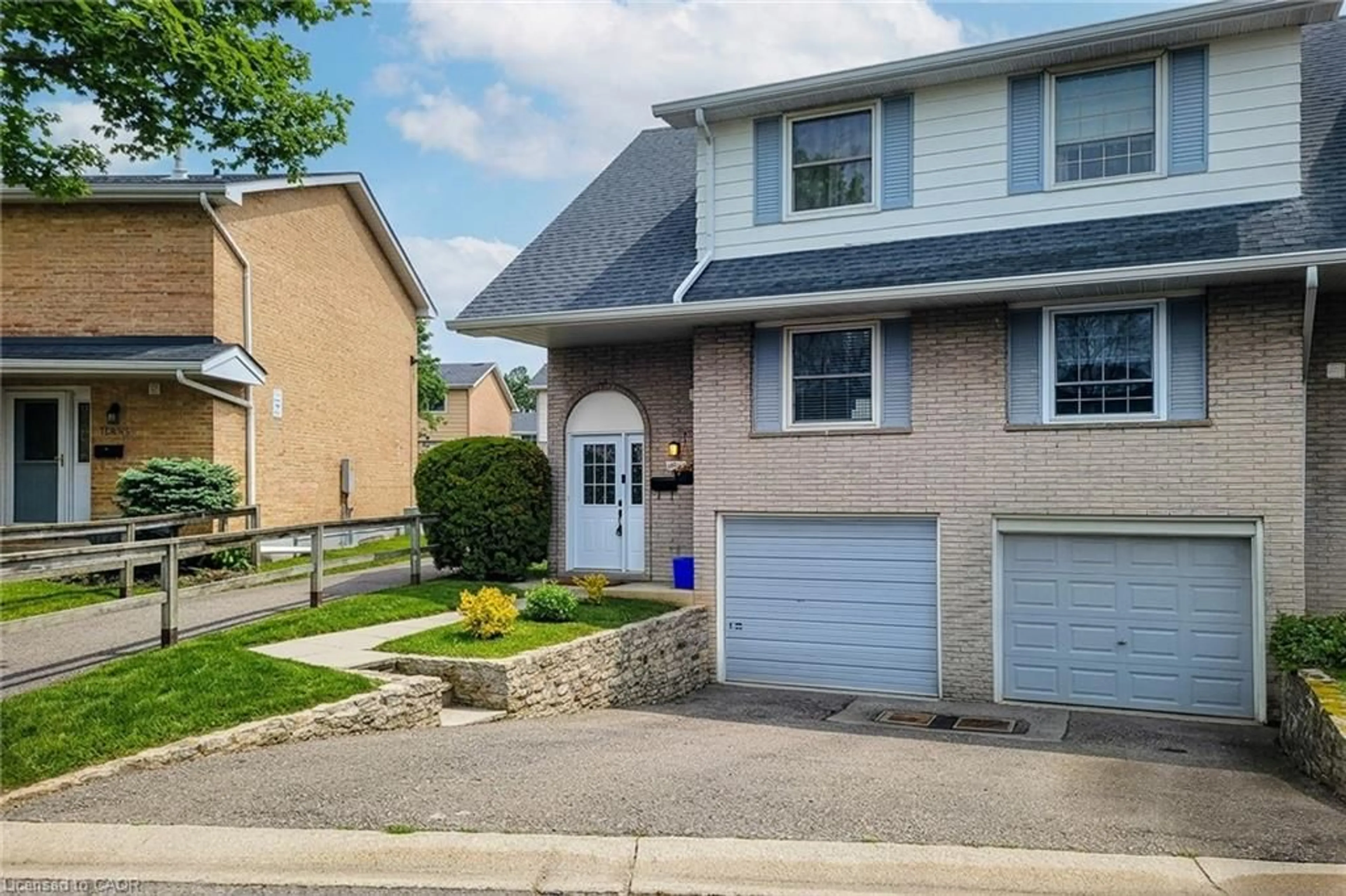 Home with vinyl exterior material, street for 100 St Andrews Crt #12, Hamilton Ontario L8K 6H2