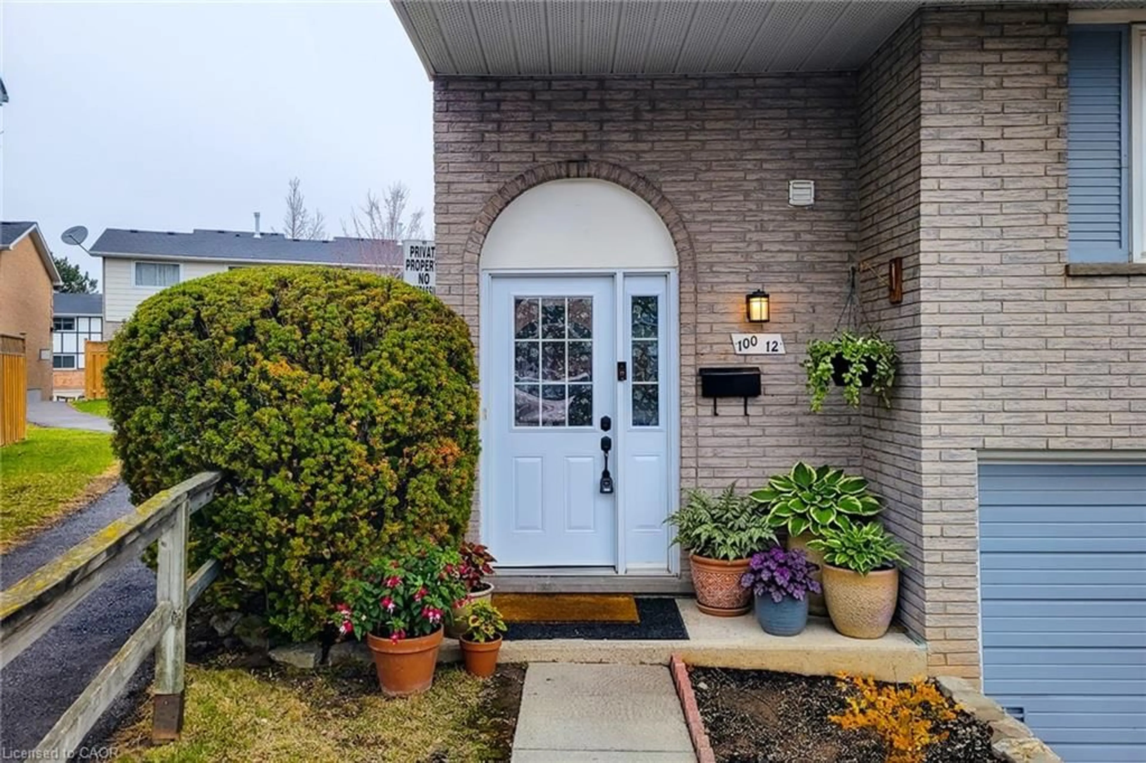 Indoor entryway for 100 St Andrews Crt #12, Hamilton Ontario L8K 6H2