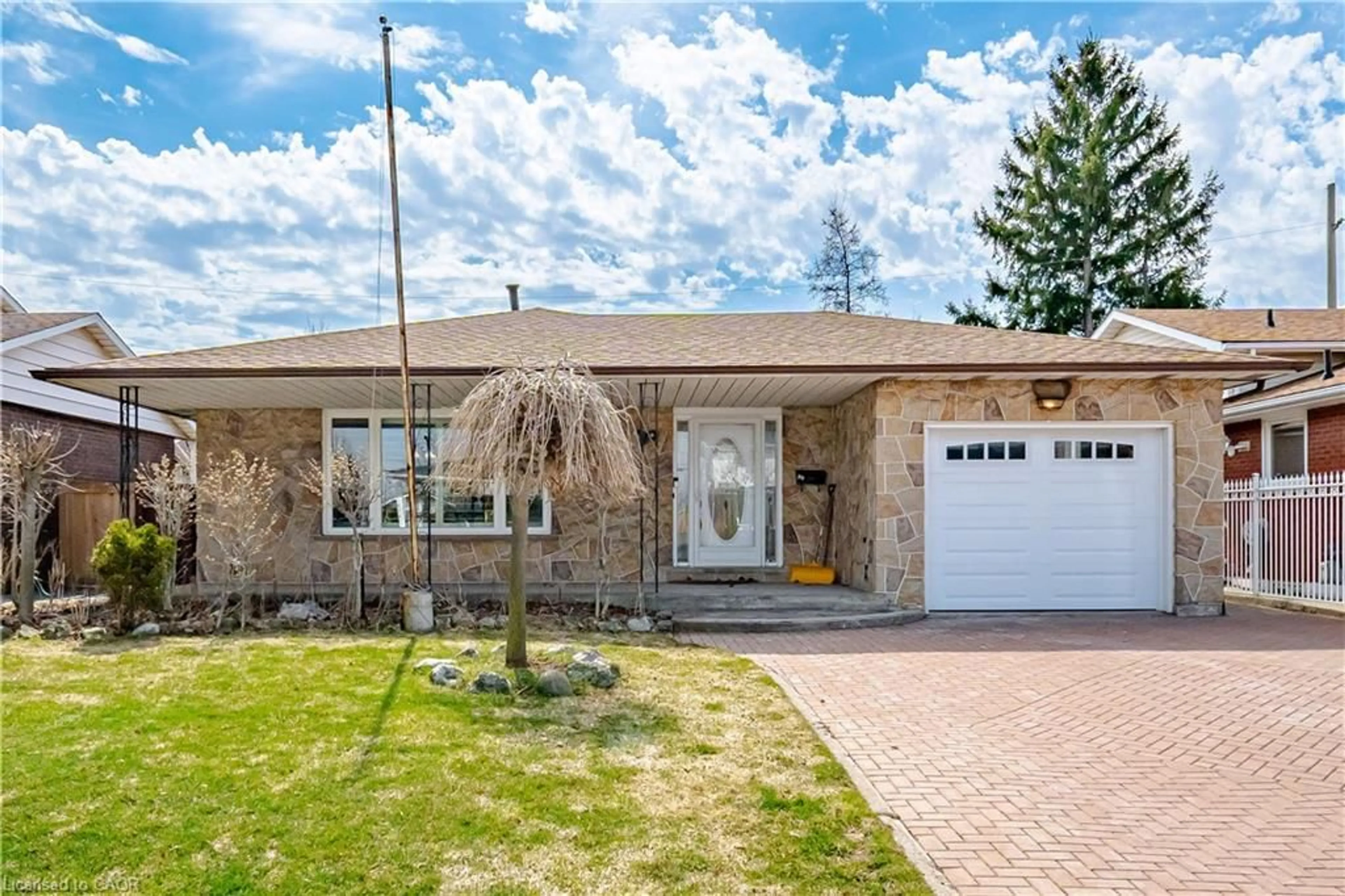 Home with brick exterior material, street for 39 Darlington Dr, Hamilton Ontario L9C 2L8