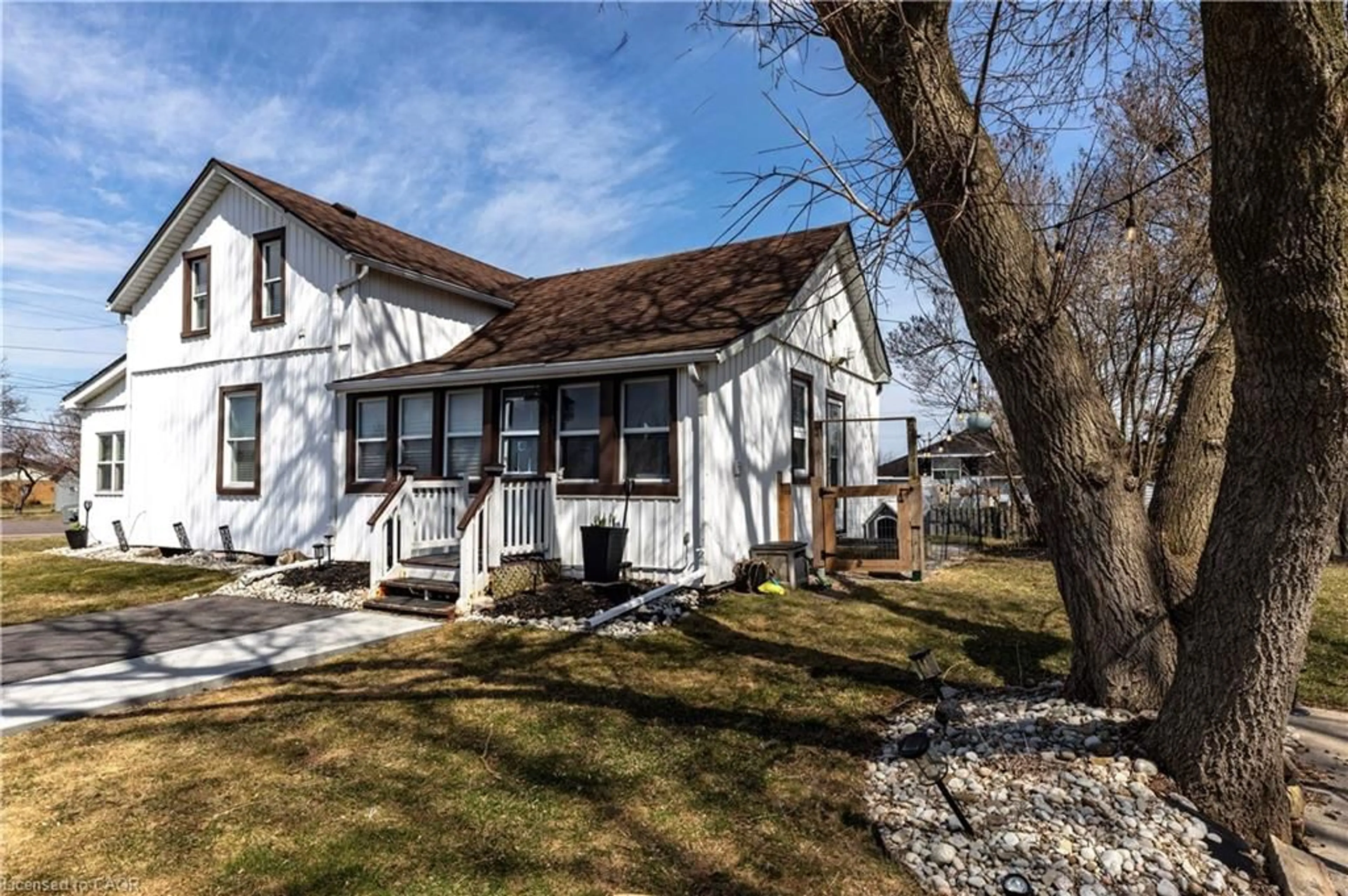 Patio, street for 2330 Wilson St, Ancaster Ontario L0R 1A0