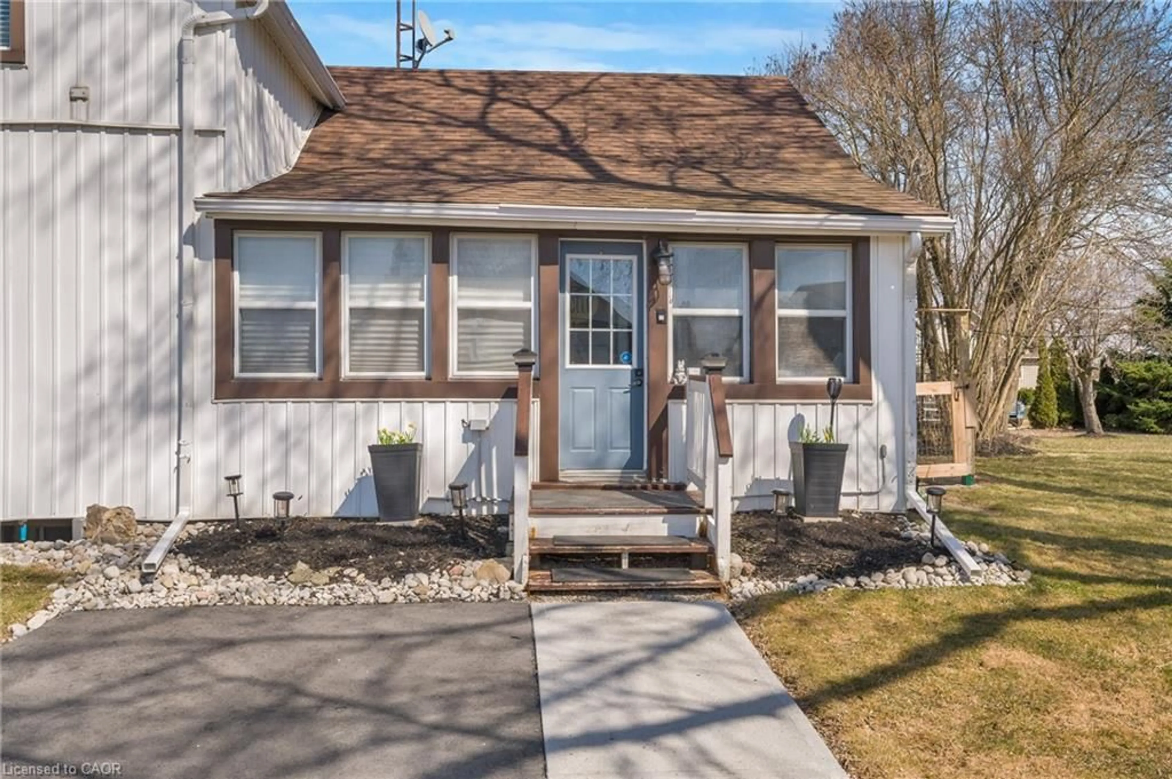 Home with vinyl exterior material, street for 2330 Wilson St, Ancaster Ontario L0R 1A0