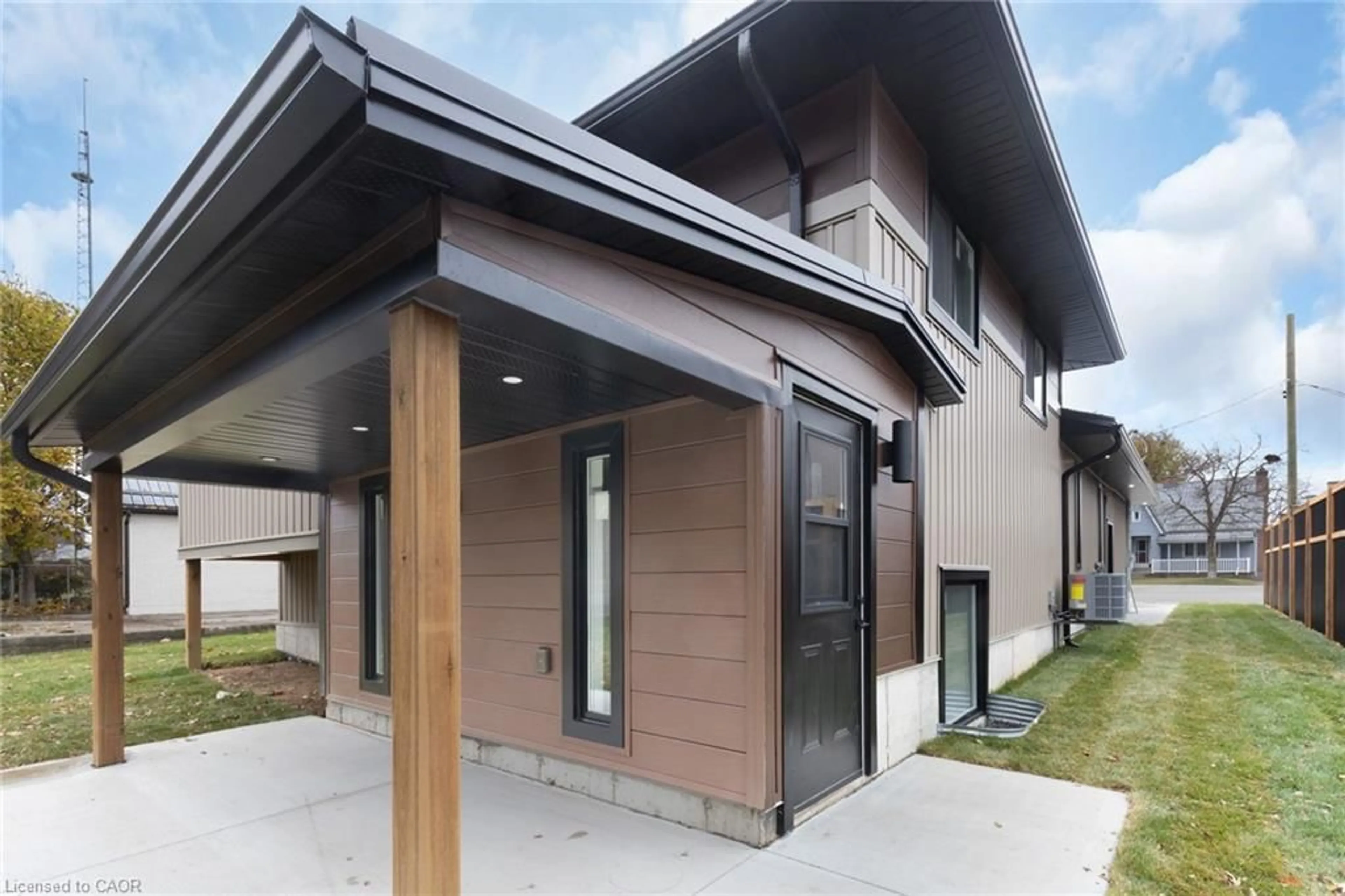 Home with vinyl exterior material, street for 17 Church St, Delhi Ontario N4B 1T3