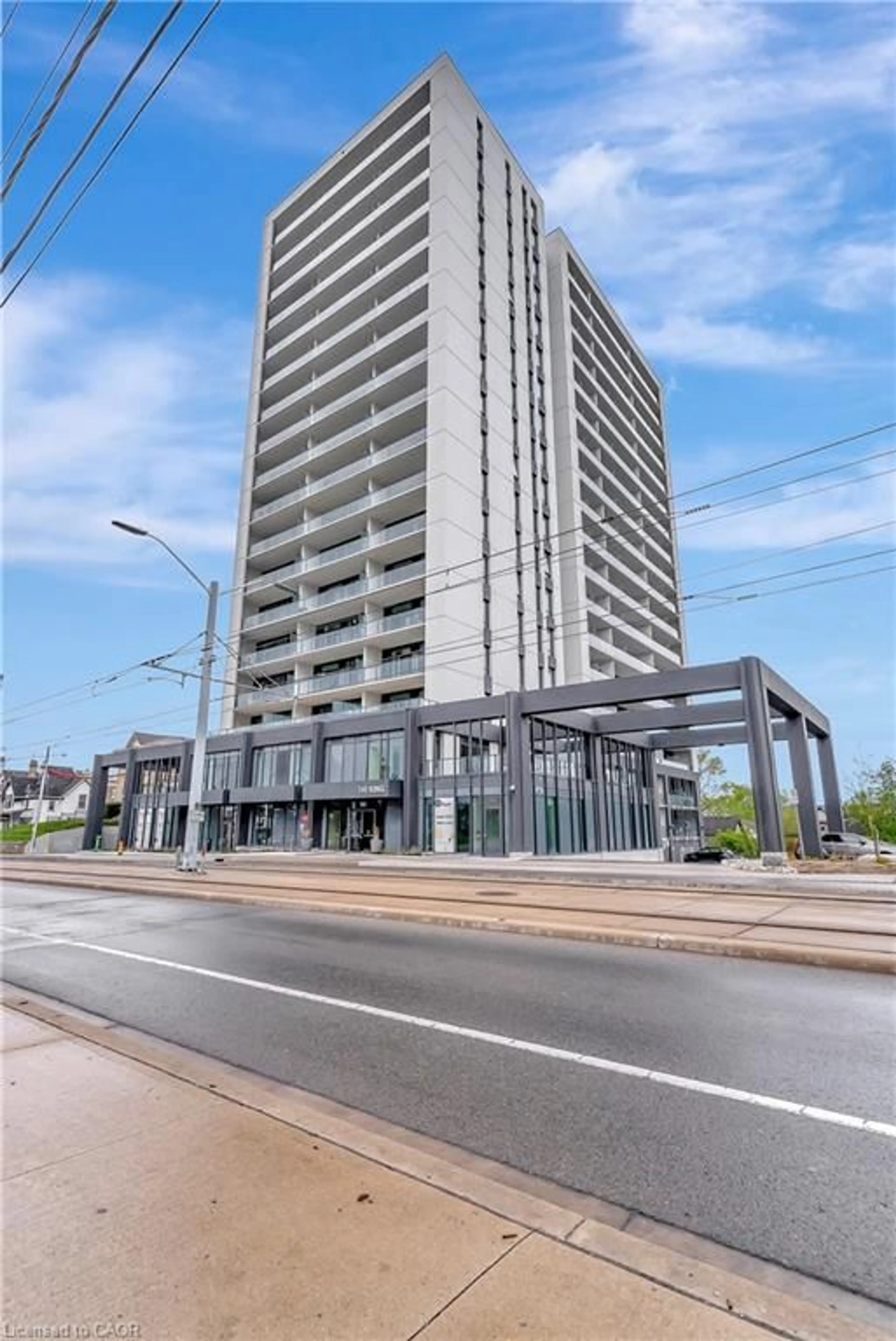 Indoor foyer for 741 King St #1011, Kitchener Ontario N2G 0E9