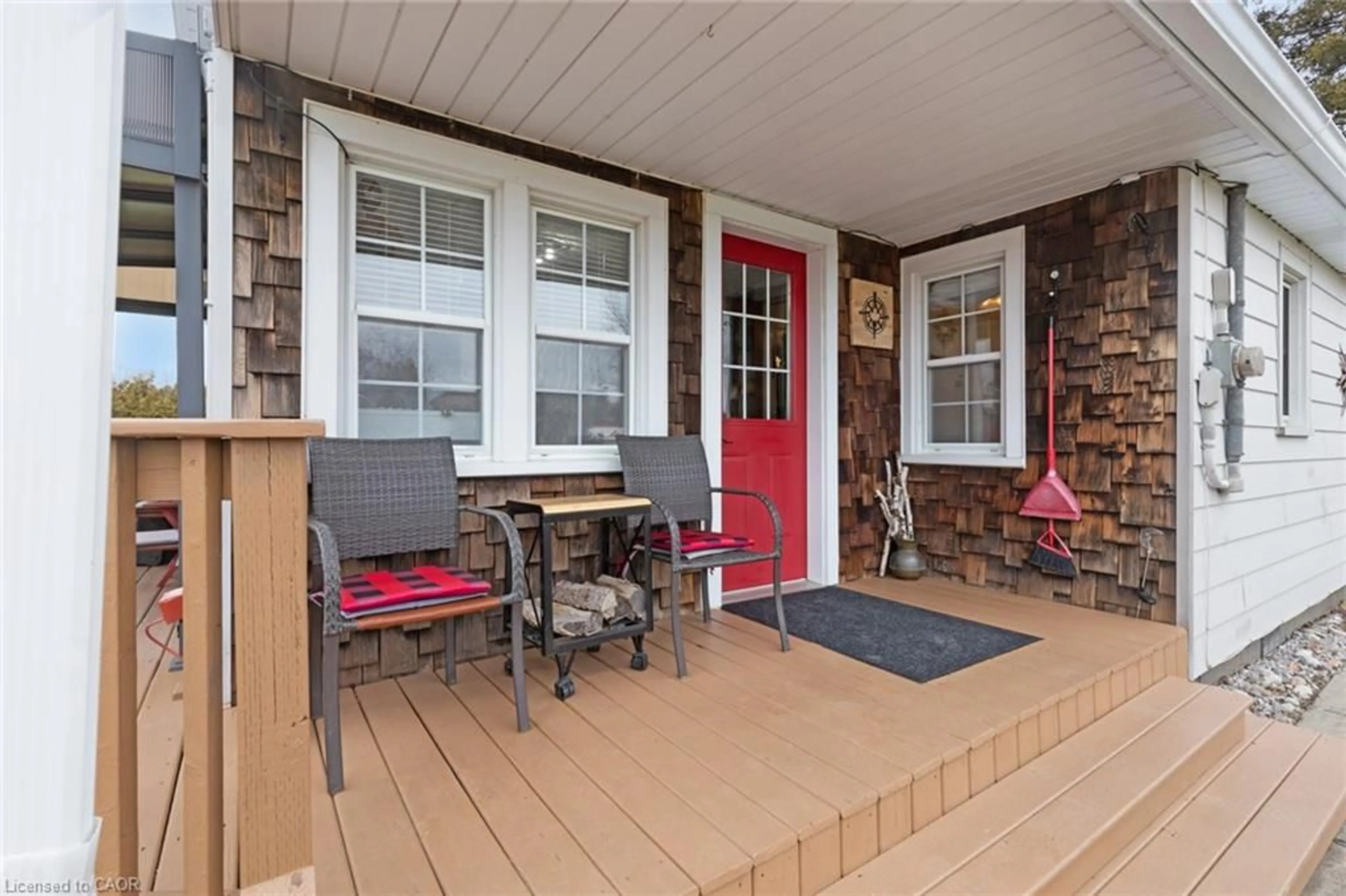 Patio, street for 922 Charlotteville Rd 8 Rd, Simcoe Ontario N3Y 4K5