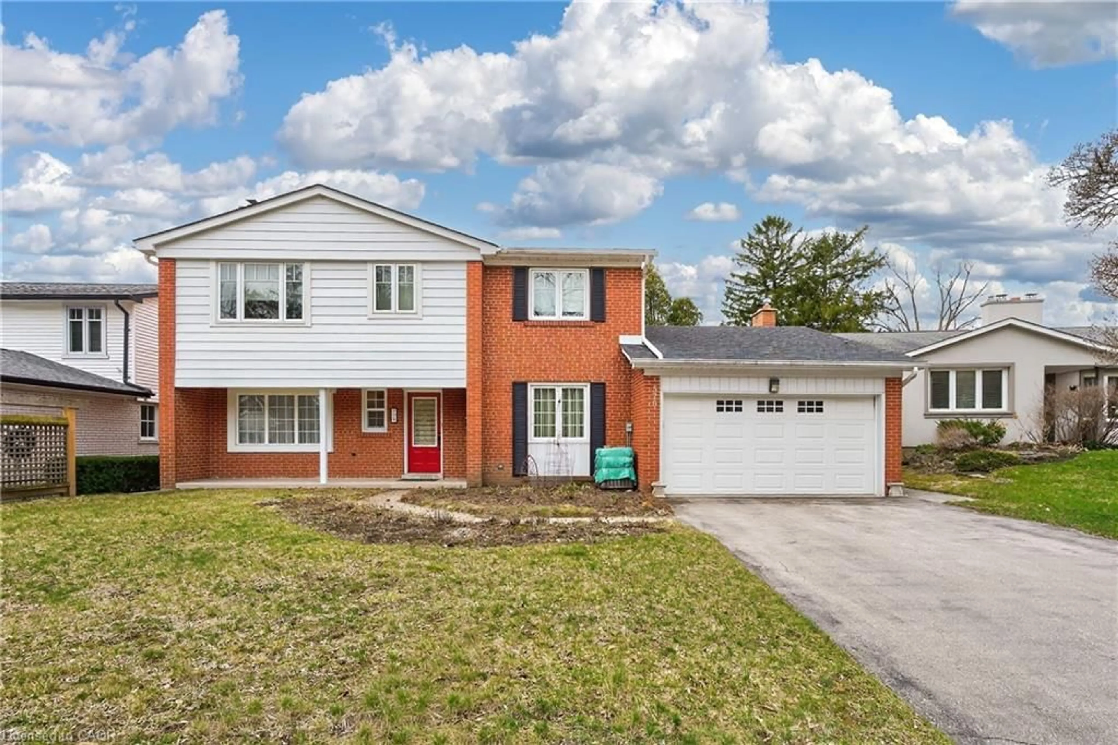 Home with brick exterior material, street for 575 Patricia Dr, Oakville Ontario L6K 1M4