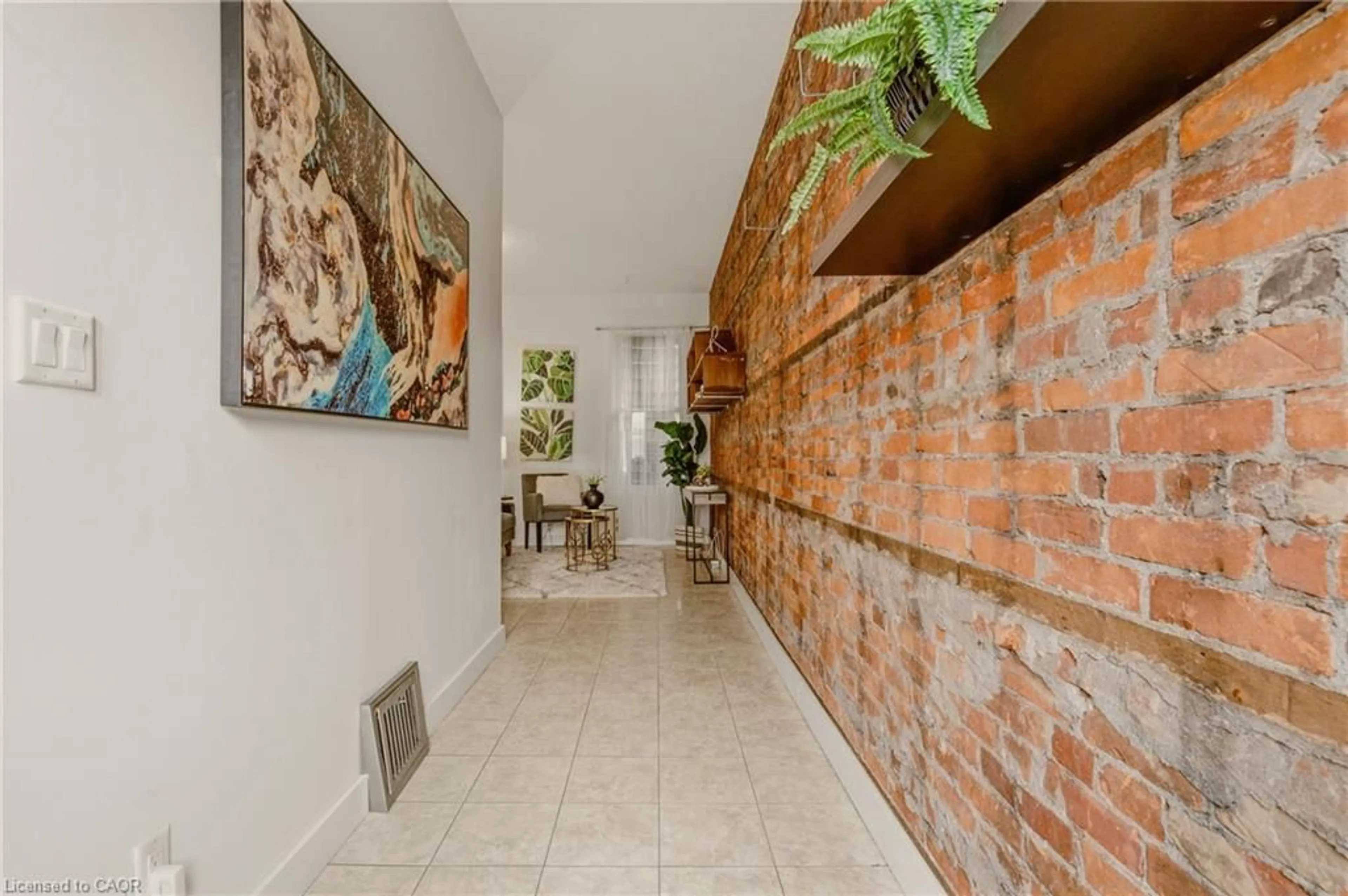 Indoor entryway for 163 Victoria Ave, Hamilton Ontario L8L 5E9