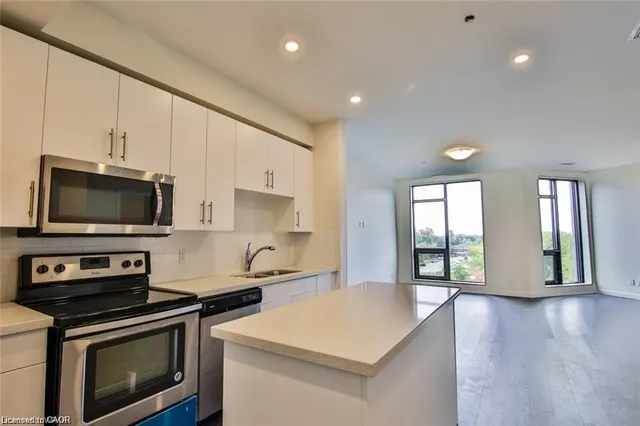 690 King St #522, Kitchener 4