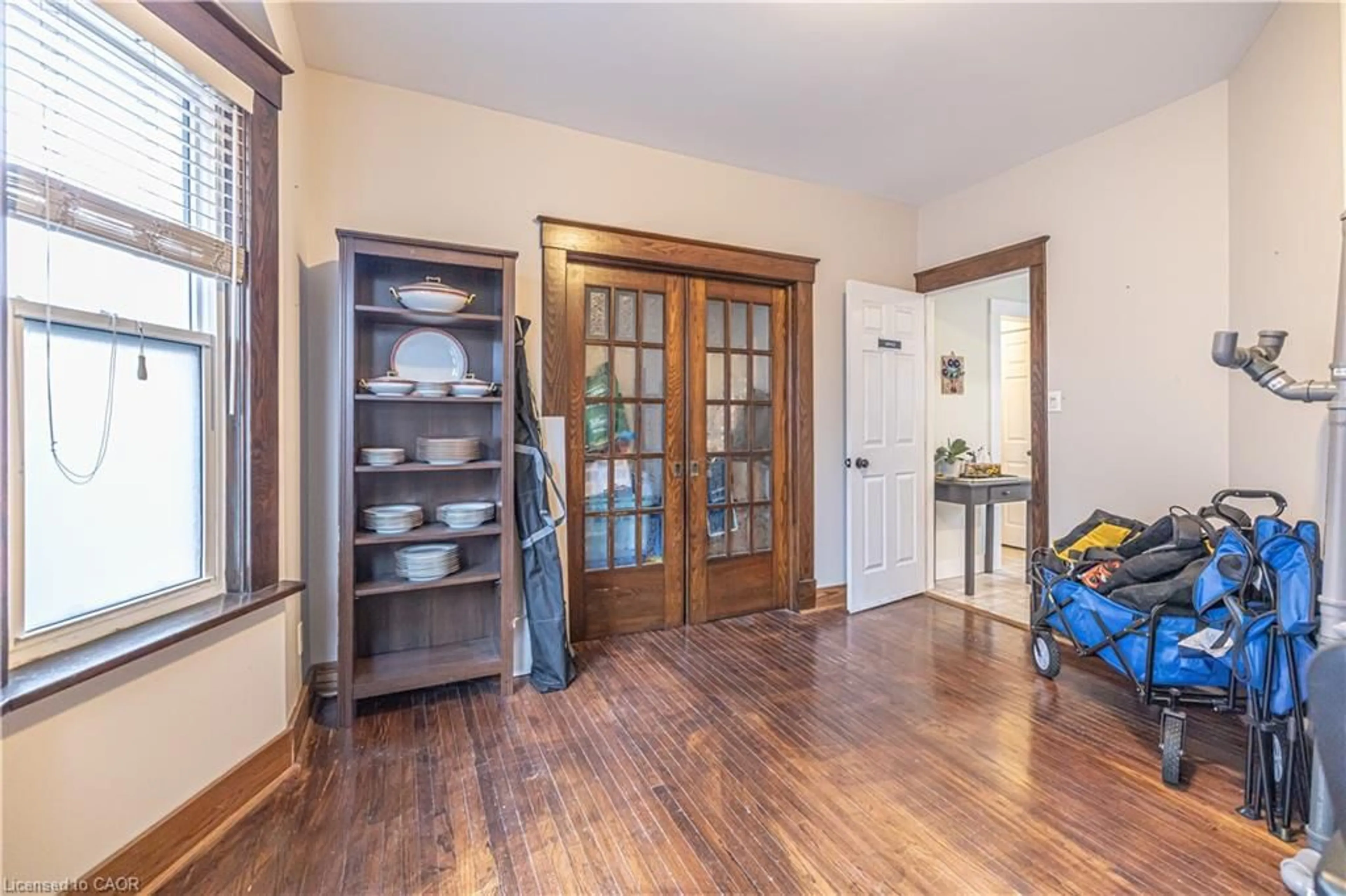 Indoor entryway for 318 Frederick St, Kitchener Ontario N2H 2N7