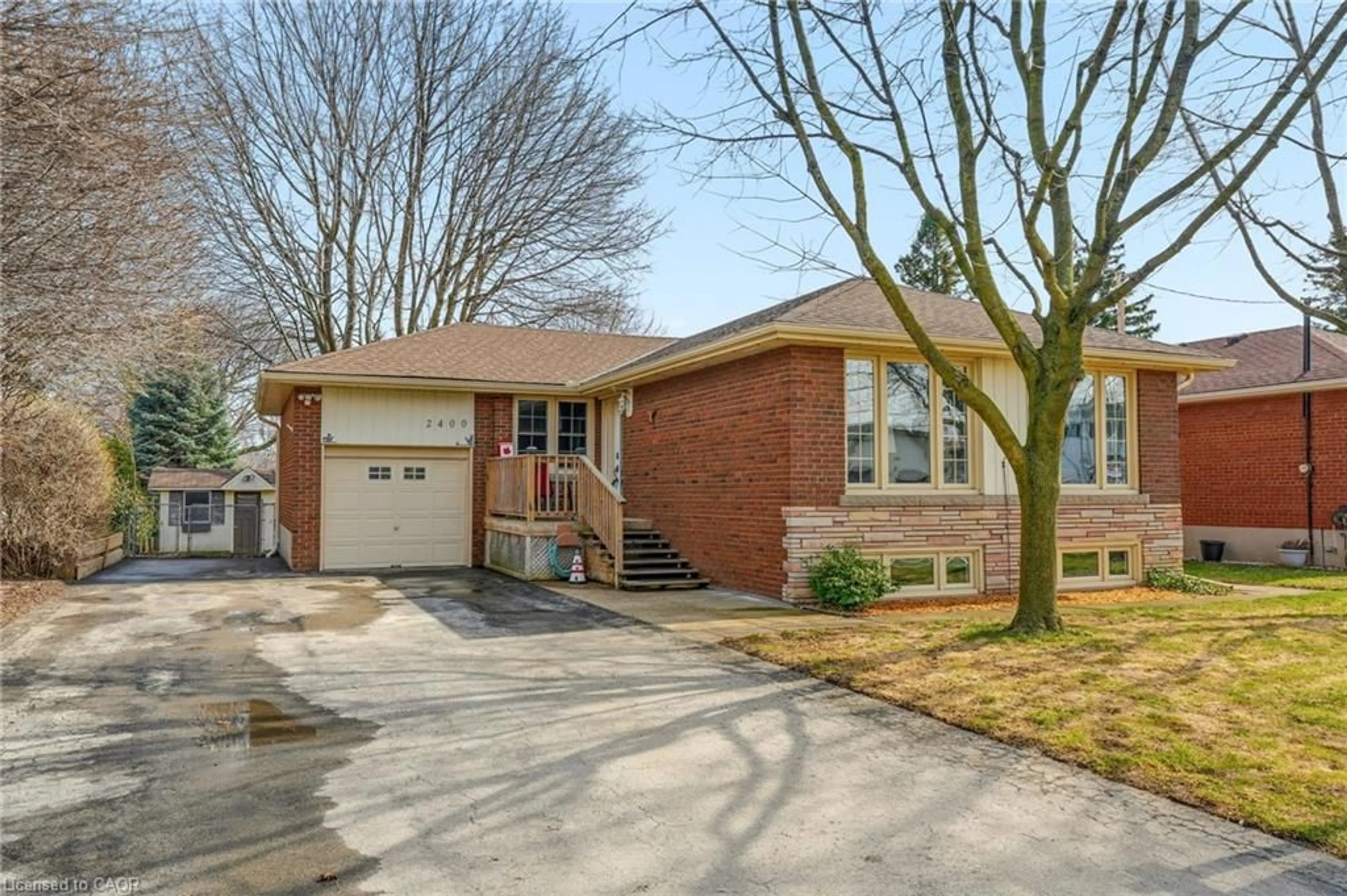Home with brick exterior material, street for 2400 Prospect St, Burlington Ontario L7R 2A8