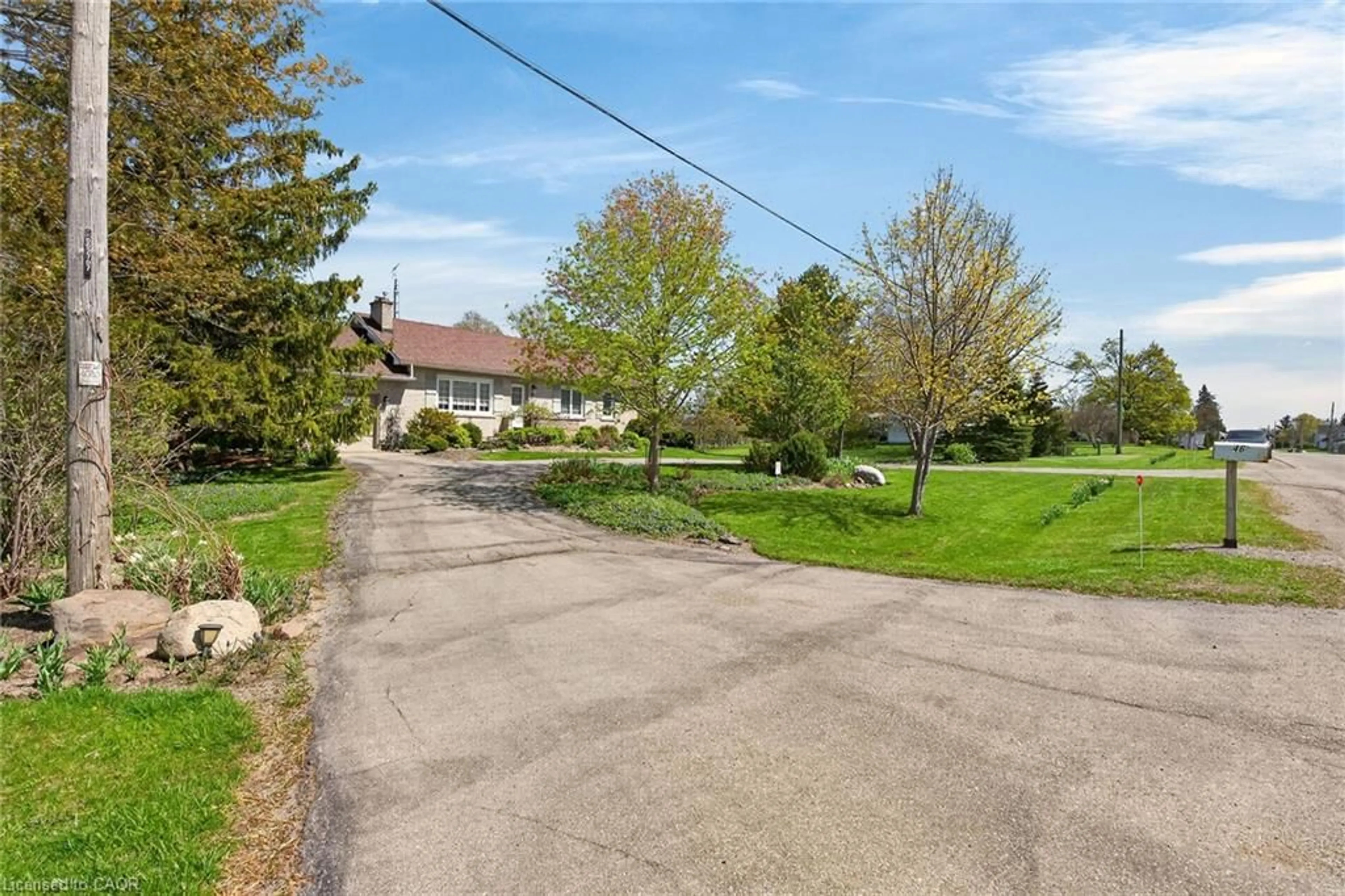 A pic from outside/outdoor area/front of a property/back of a property/a pic from drone, street for 46 Erie St, Selkirk Ontario N0A 1P0