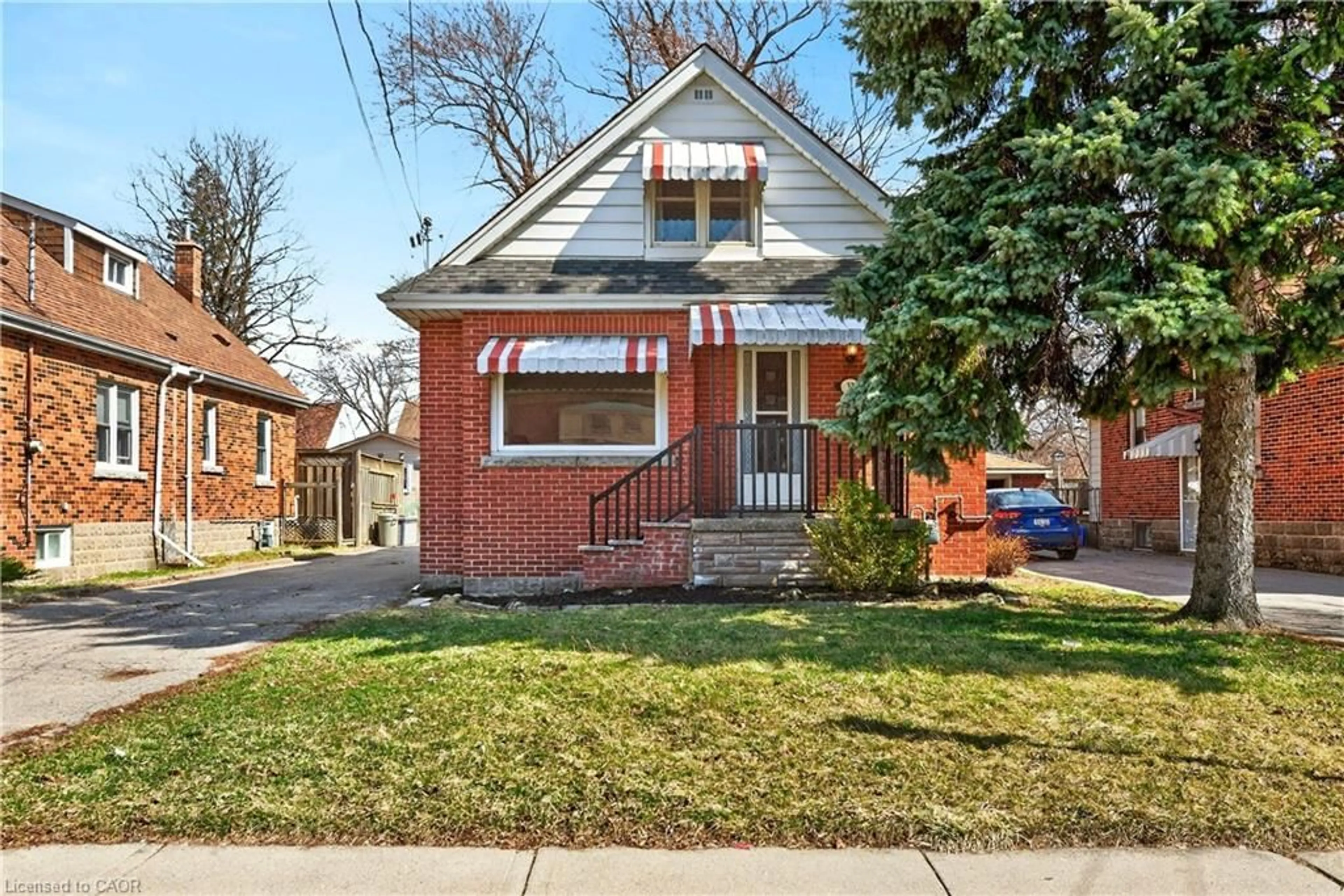 Home with brick exterior material, street for 33 East 34th St, Hamilton Ontario L8V 3W2