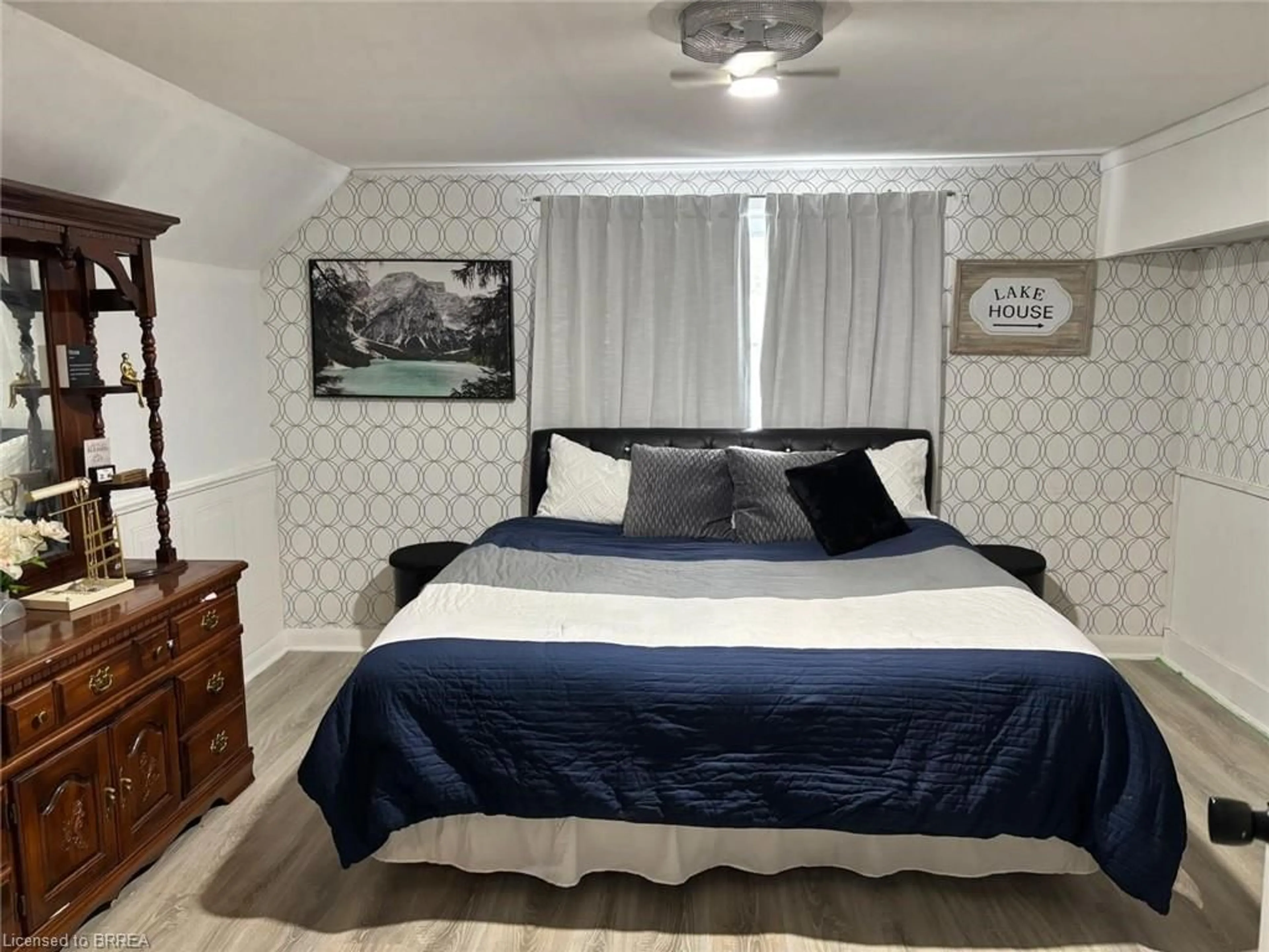 Bedroom with bed, unknown for 75 Tollgate Rd, Brantford Ontario N3R 4Z5