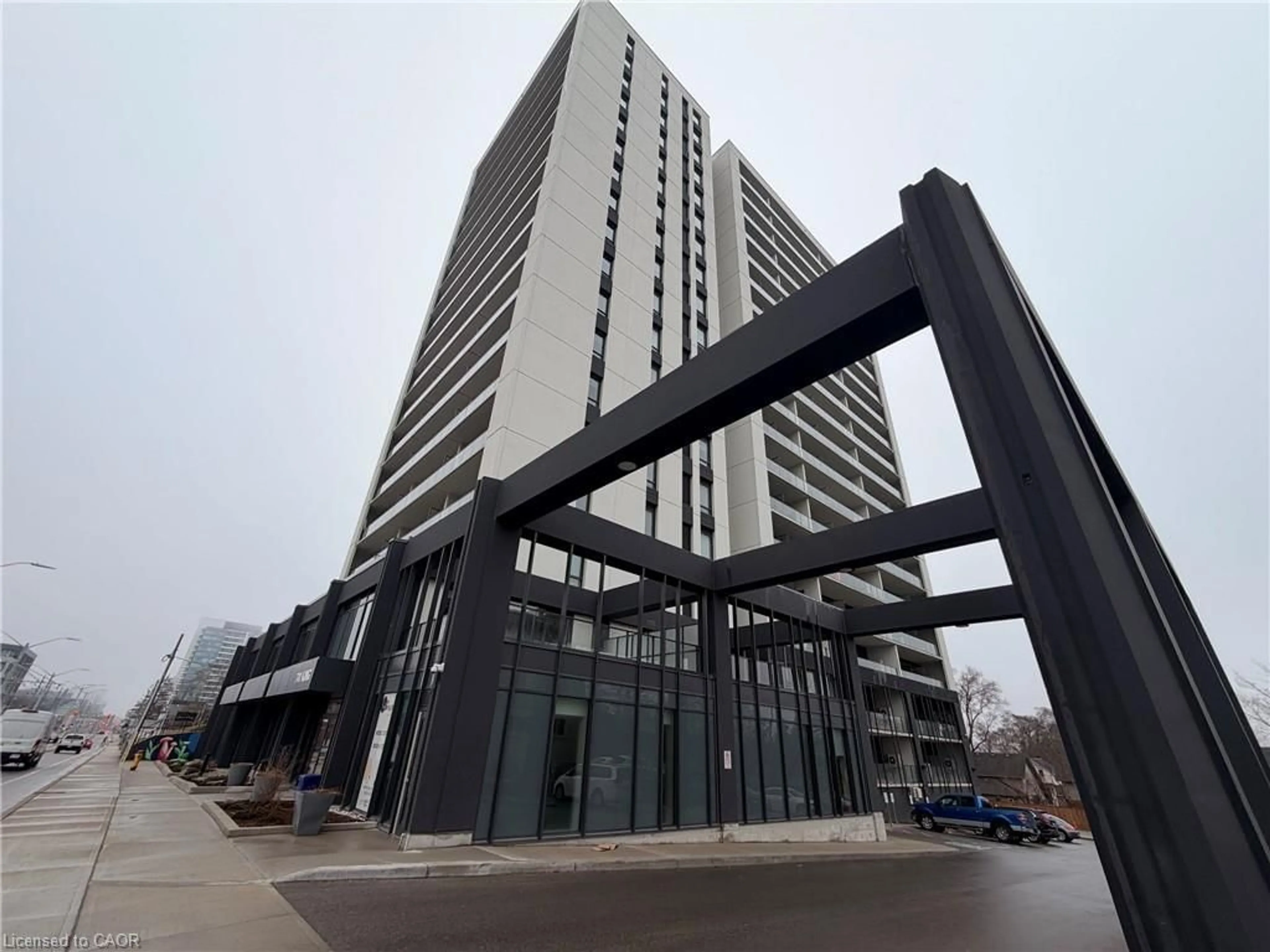 Indoor foyer for 741 King St #301, Kitchener Ontario N2G 0E9
