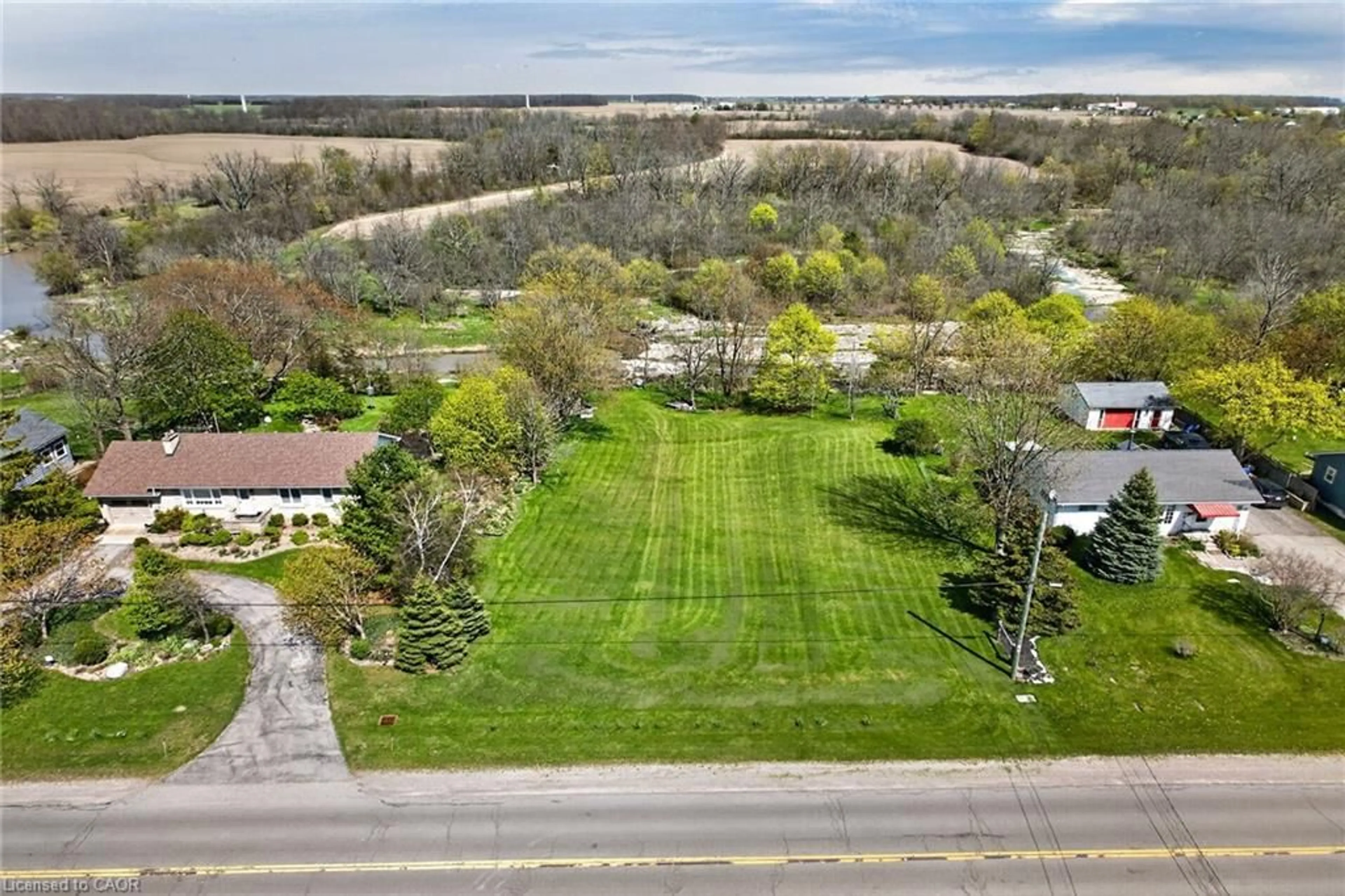 A pic from outside/outdoor area/front of a property/back of a property/a pic from drone, unknown for PT LT 1 Erie St, Selkirk Ontario N0A 1P0