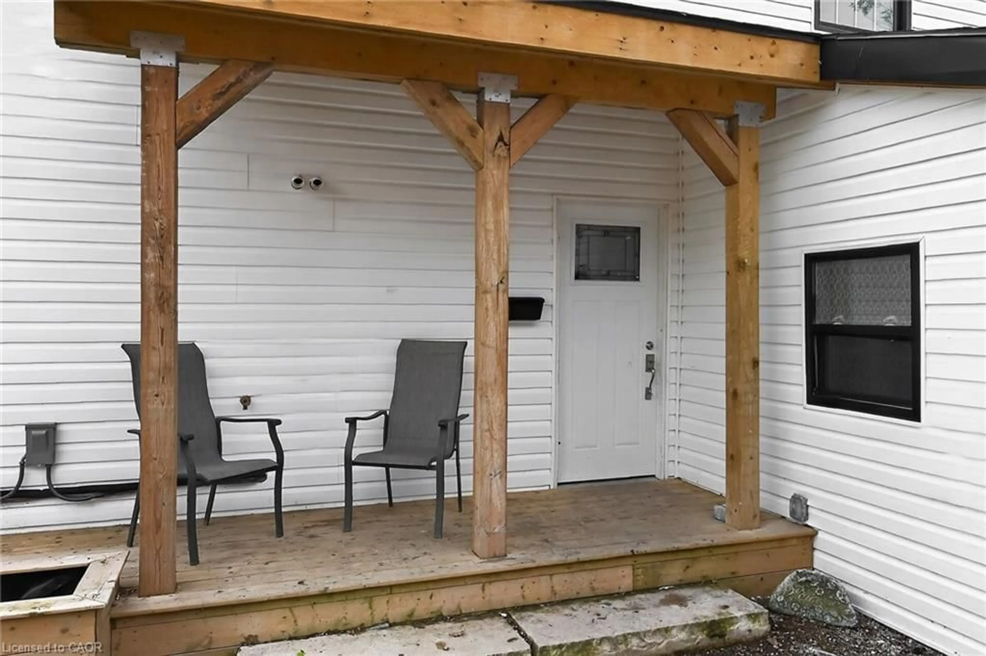 Patio, street for 27 Cayuga St, Cayuga Ontario N0A 1E0